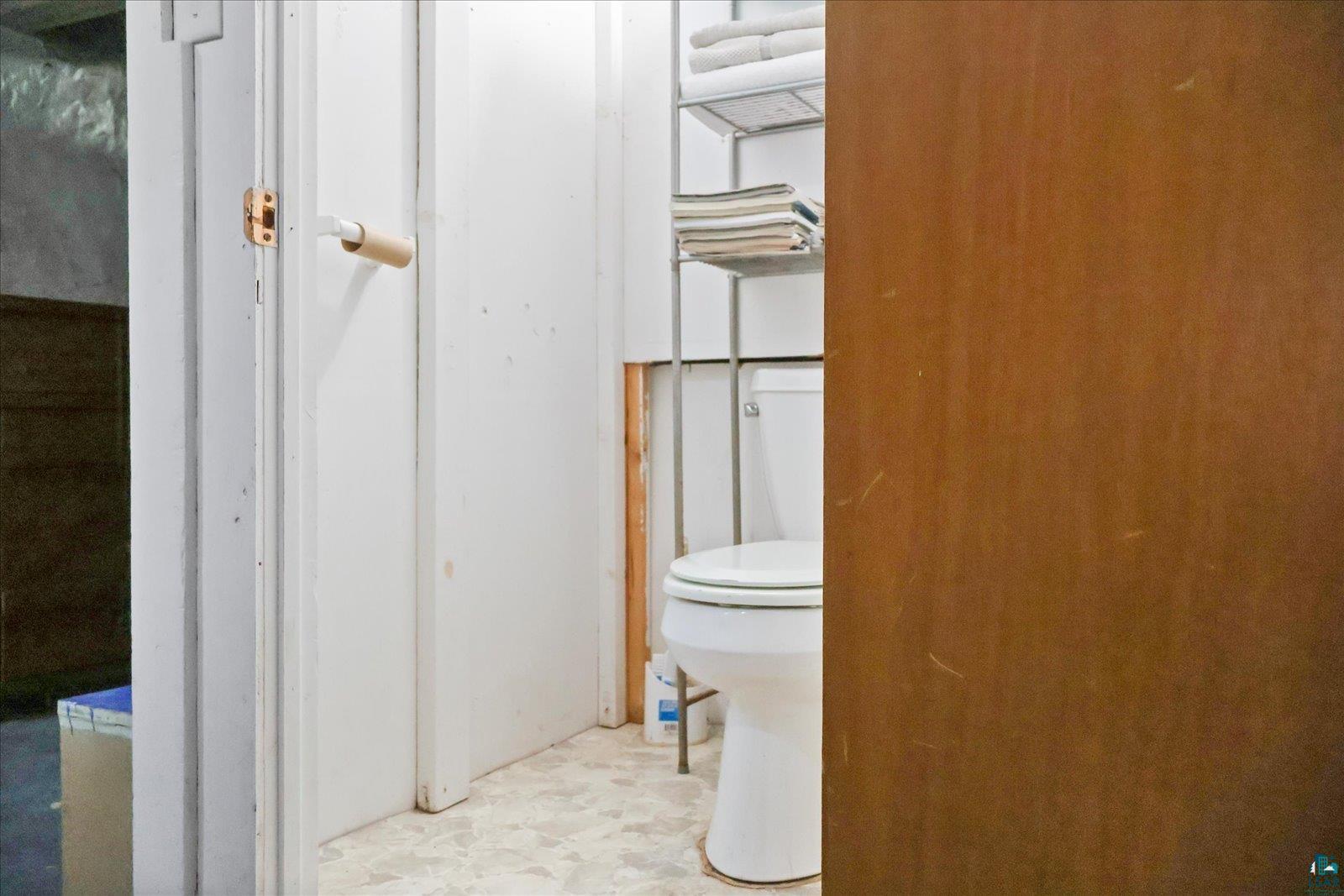 5911 Elinor St, Duluth, MN 55807 Listing Photo  68