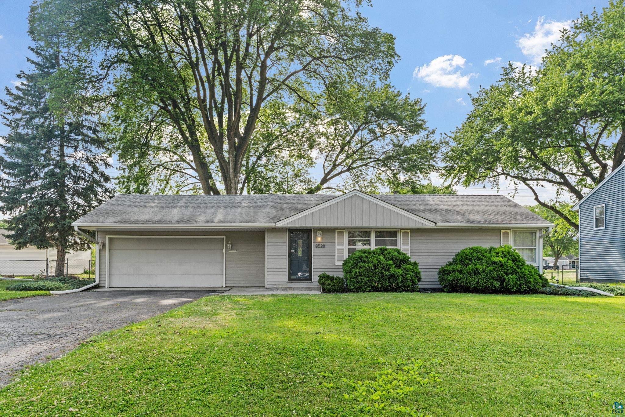 8528 S Columbus Ave, Bloomington, MN 55420-2460 Listing Photo  1