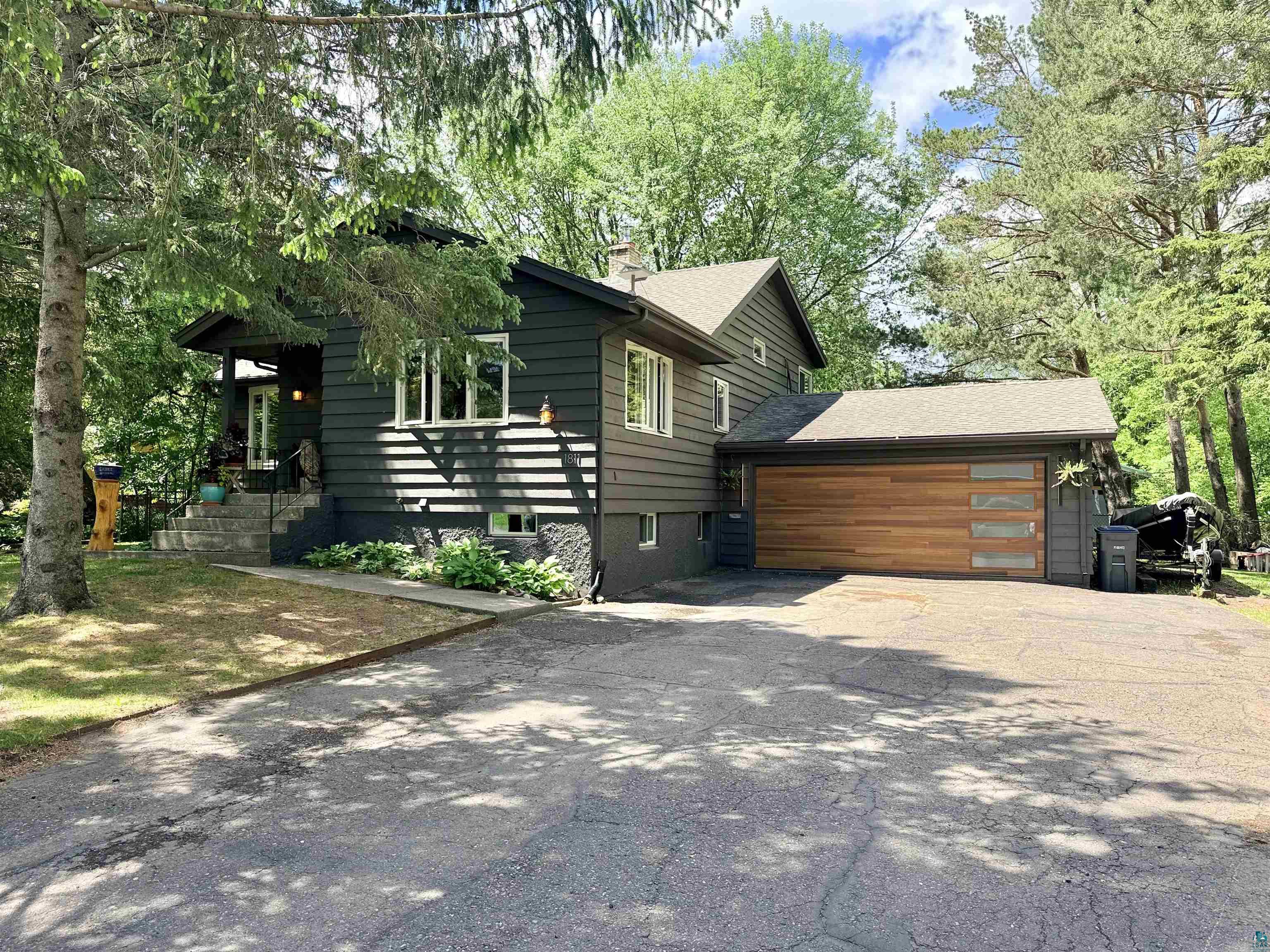 1811 Columbus Ave, Duluth, MN 55803 Listing Photo  1