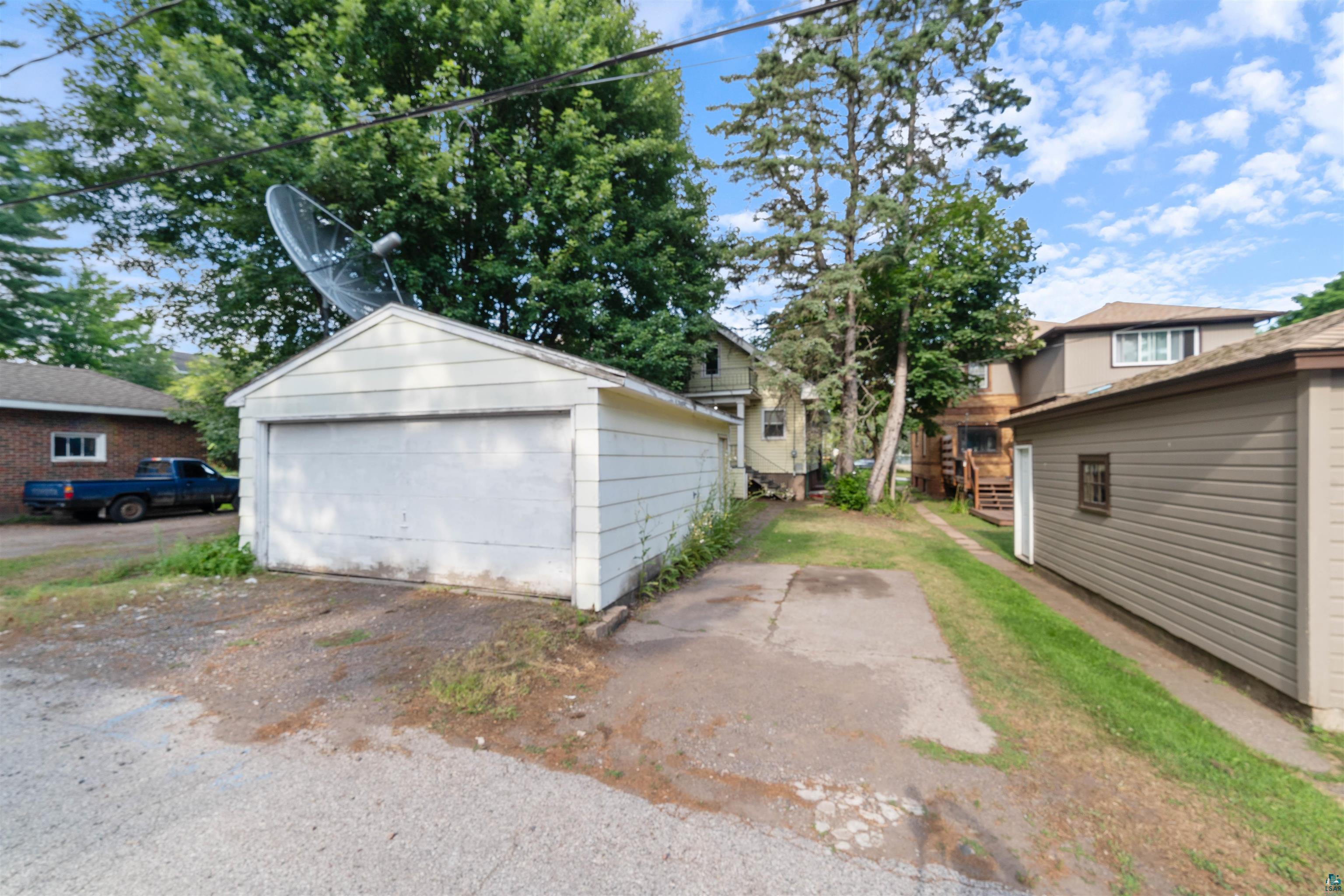 915 Grandview Ave, Duluth, MN 55812 Listing Photo  2