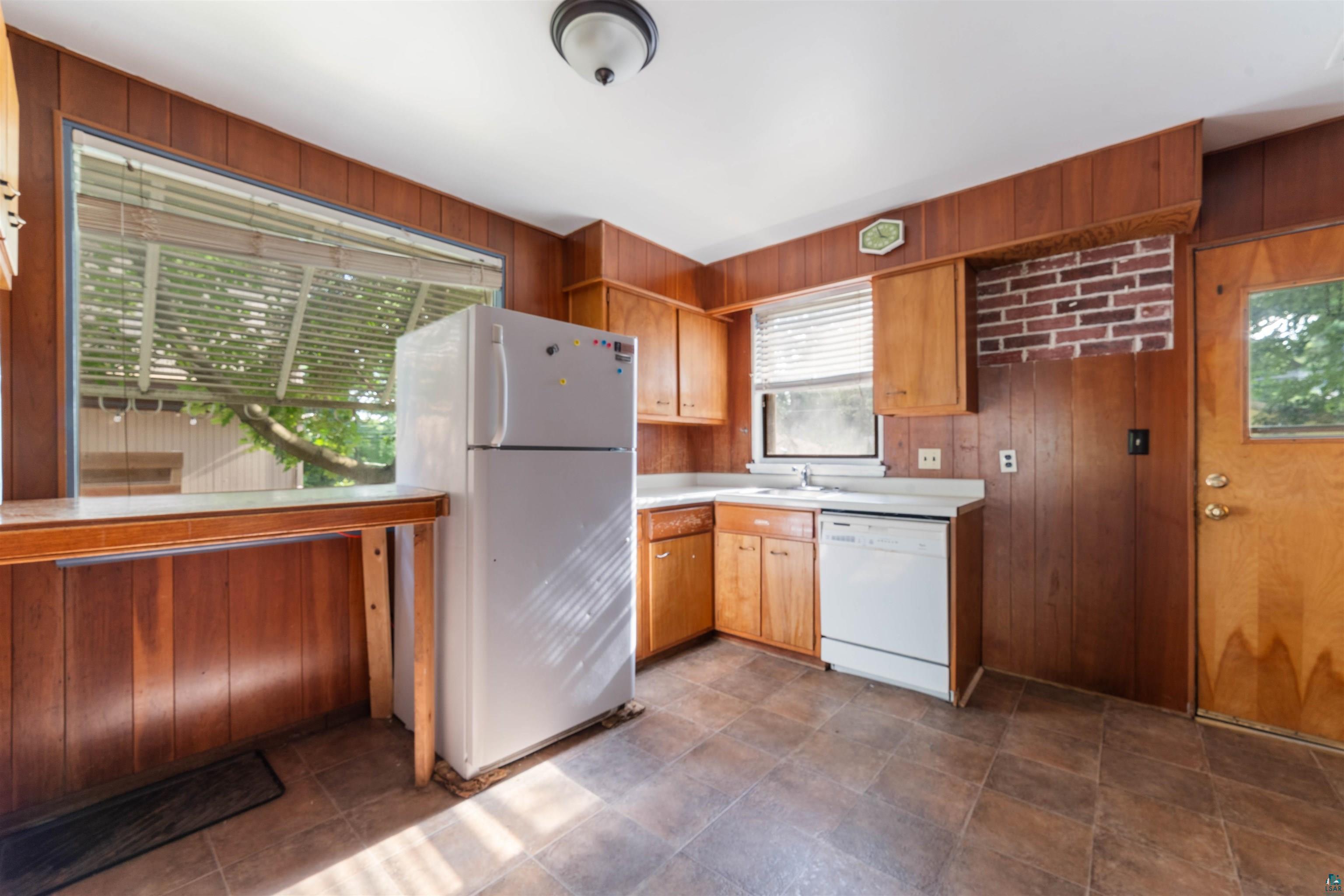 915 Grandview Ave, Duluth, MN 55812 Listing Photo  16