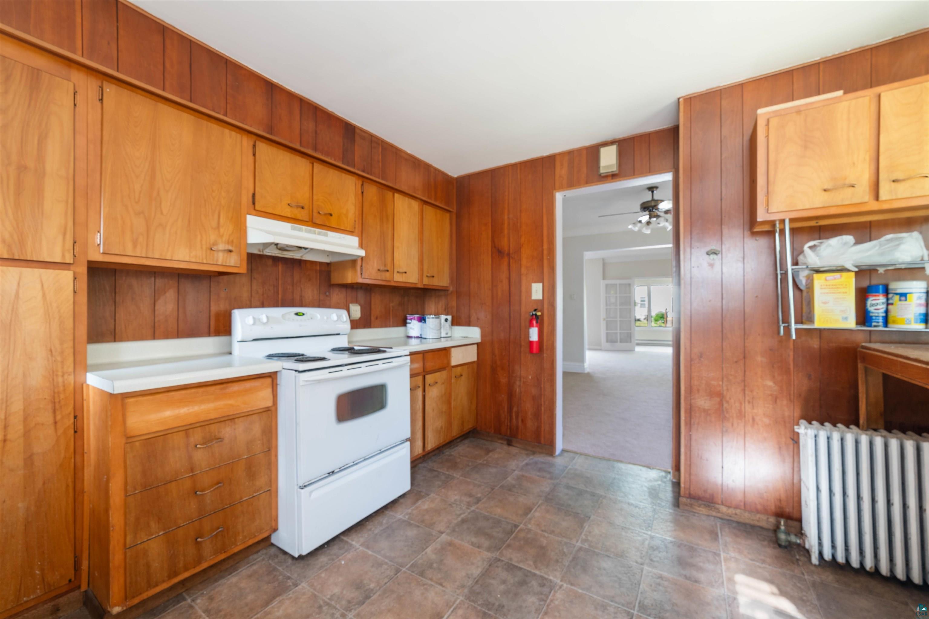 915 Grandview Ave, Duluth, MN 55812 Listing Photo  17