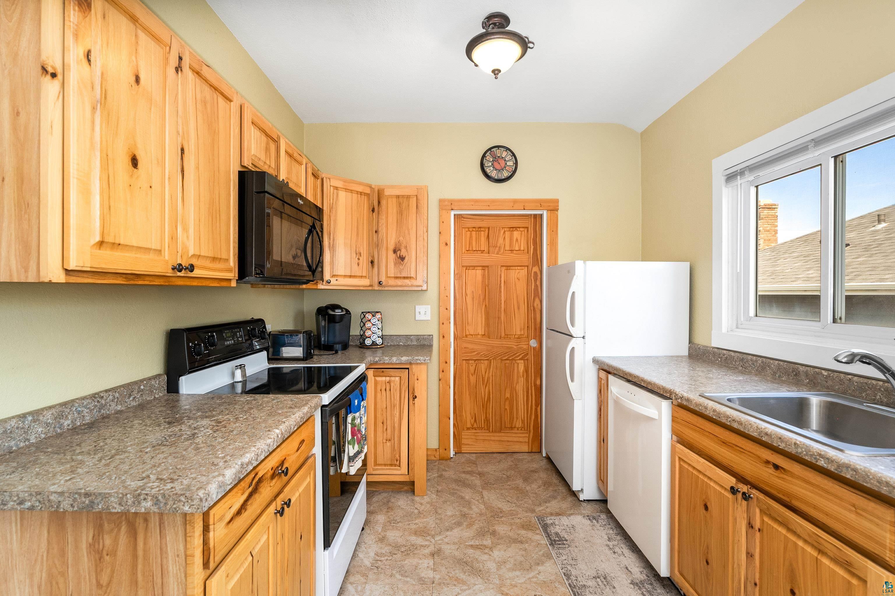 1305 Hammond Ave, Superior, WI 54880 Listing Photo  17