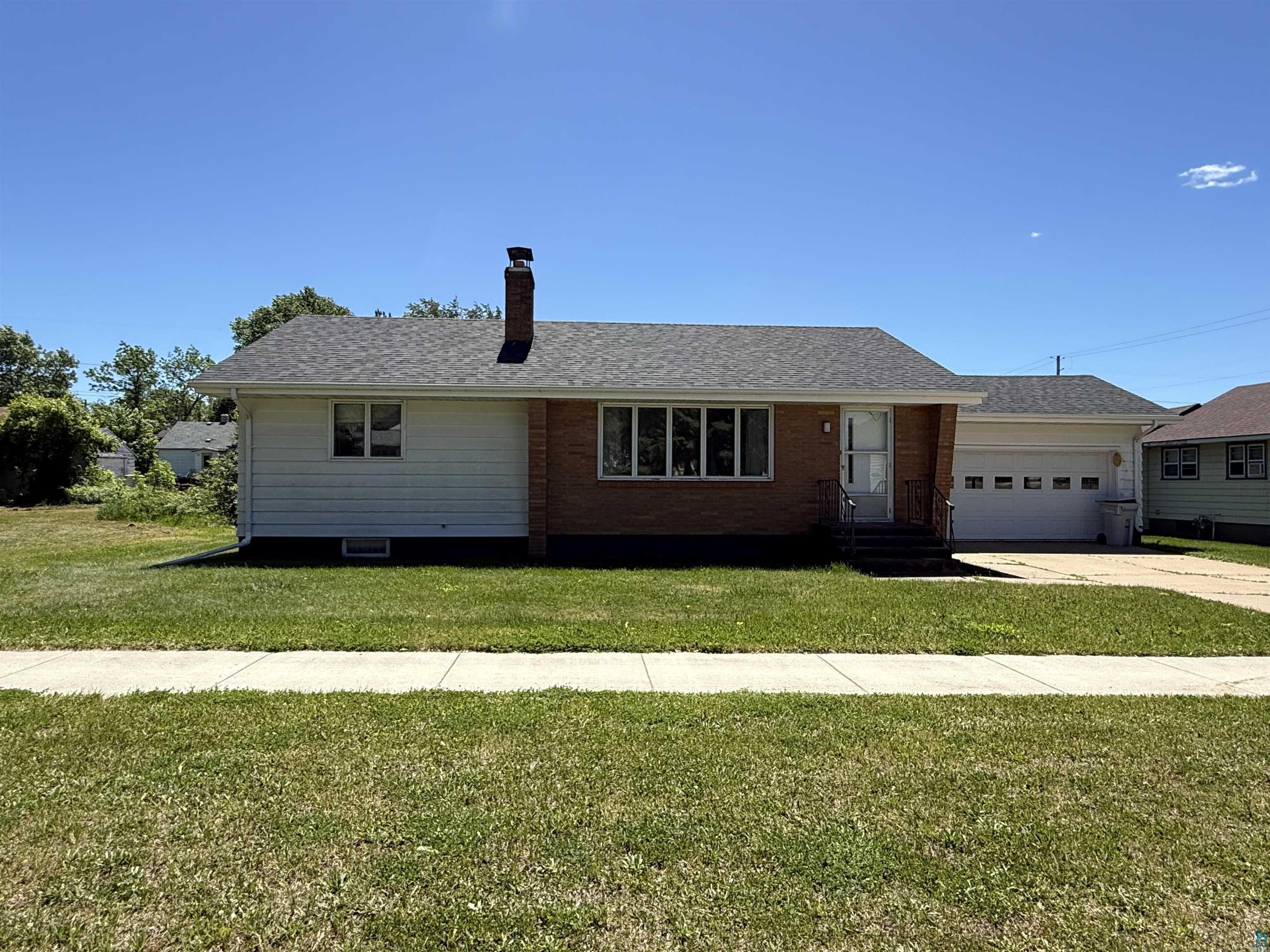 607 3rd St NE, Chisholm, MN 55719 Listing Photo  1