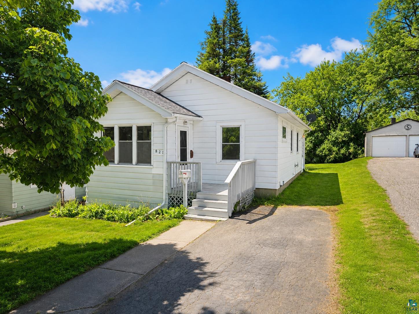 829 Dickerman Ave, Duluth, MN 55807 Listing Photo  1