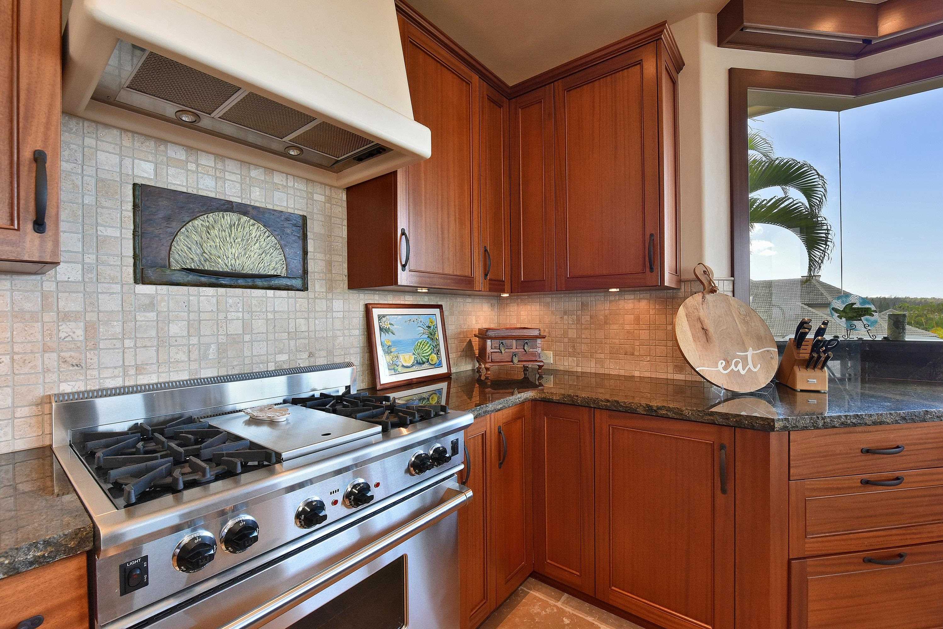 100 Woodrose Pl, Lahaina, HI, 96761