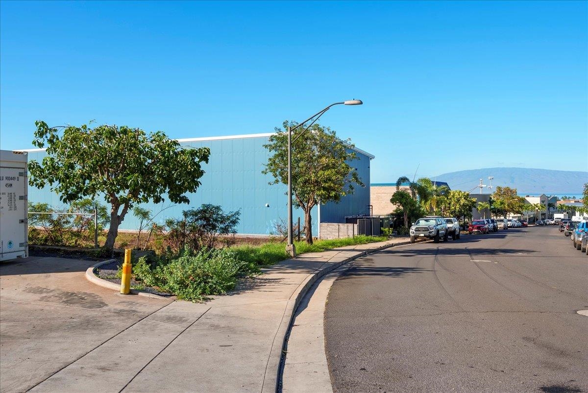 Lahaina Bus Park Ph — photo 11