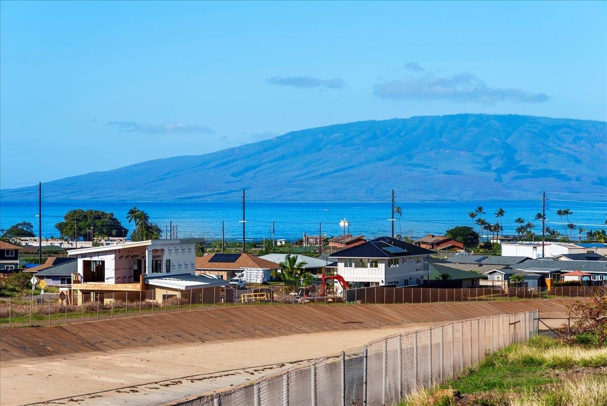 Lahaina Bus Park Ph — photo 23