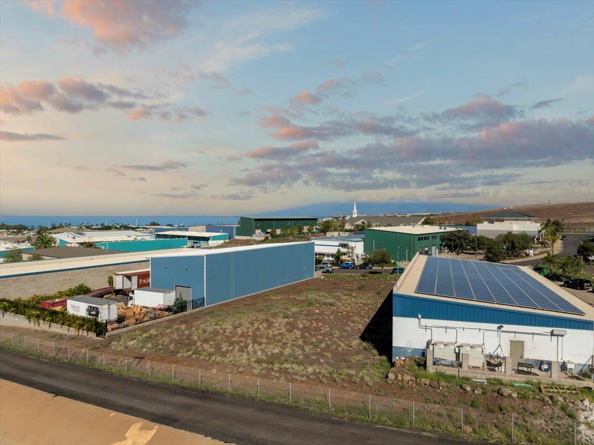 Lahaina Bus Park Ph — photo 25