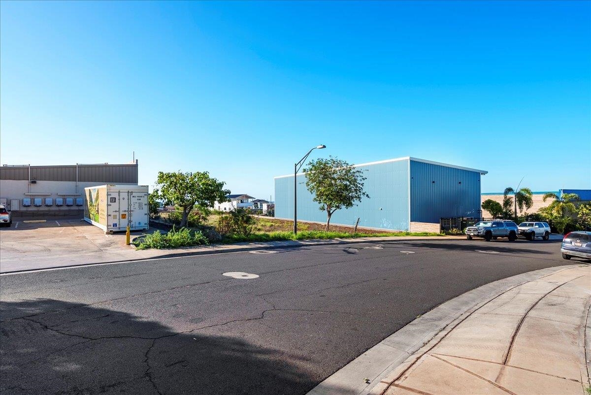 Lahaina Bus Park Ph — photo 5