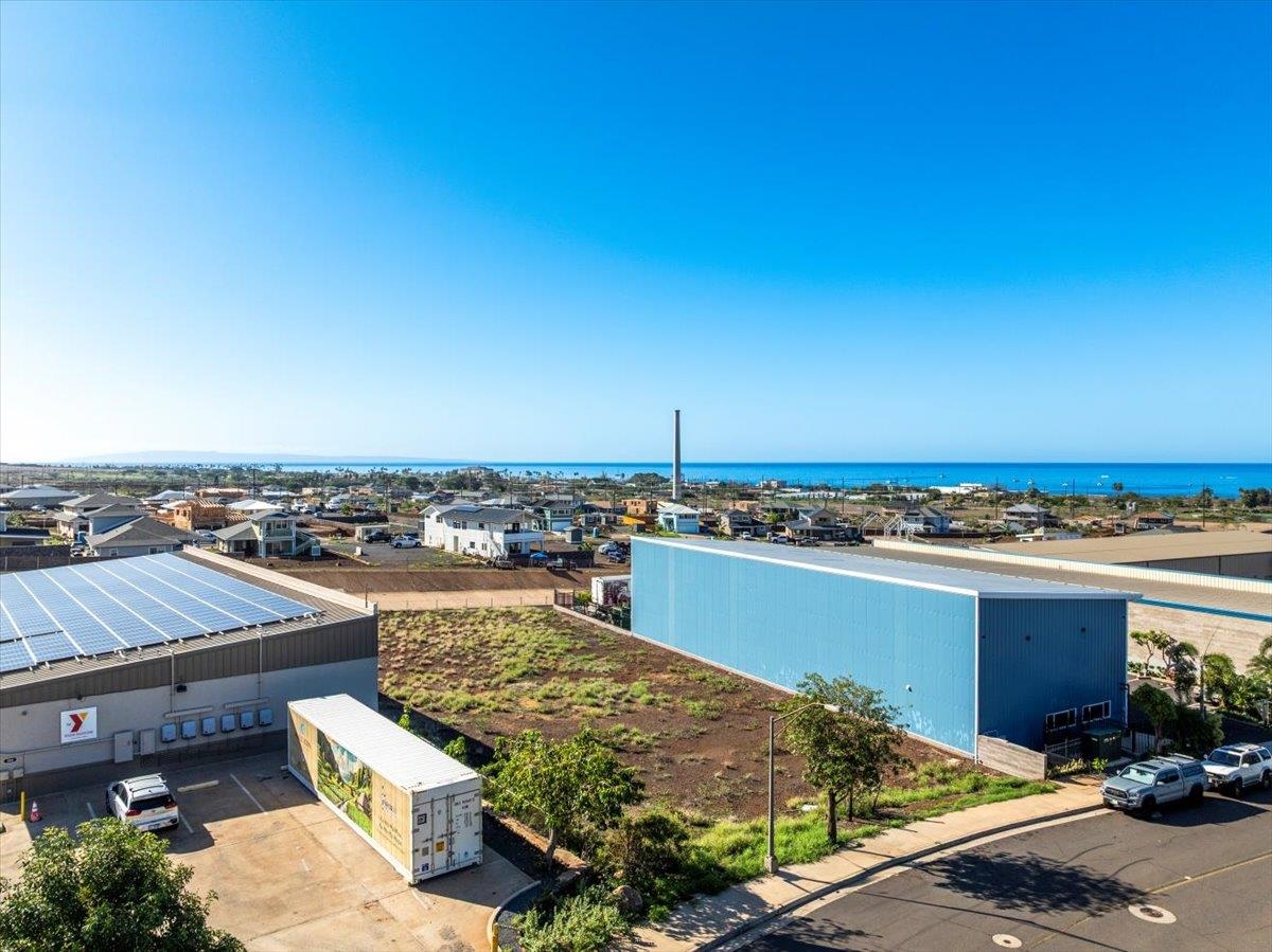 Lahaina Bus Park Ph — photo 9