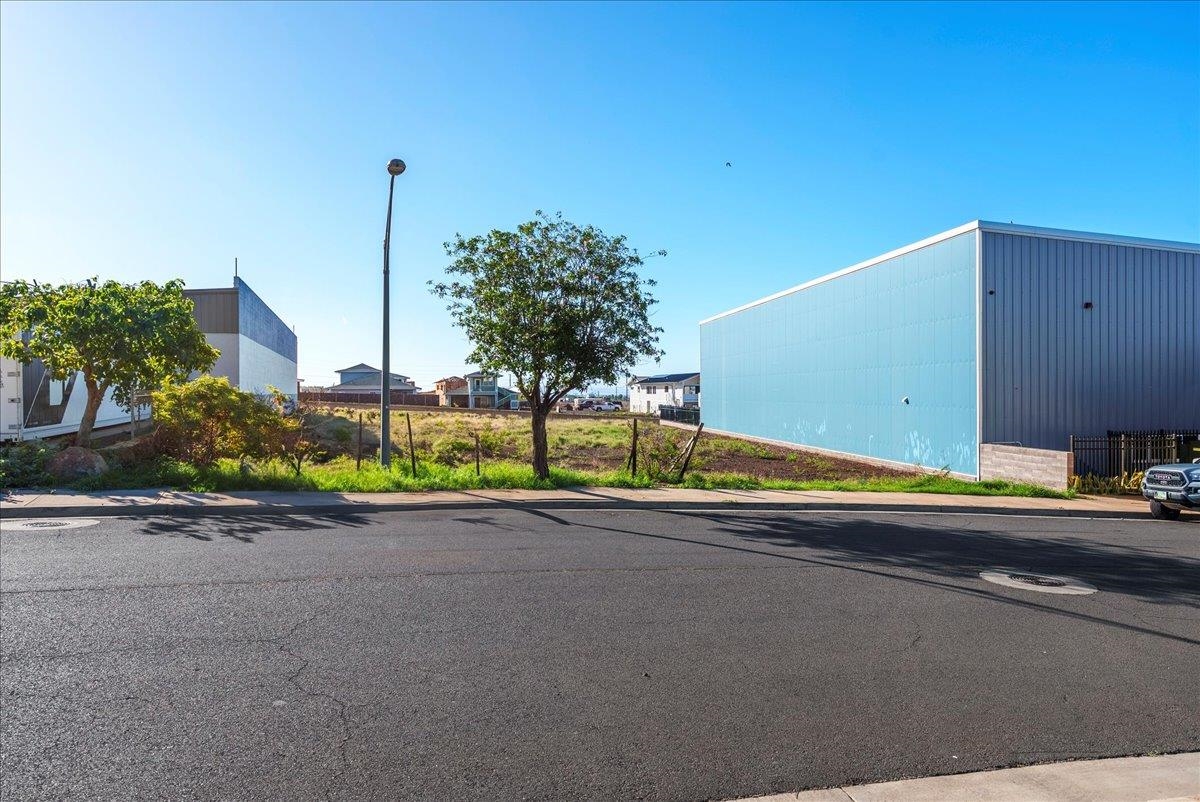 Lahaina Bus Park Ph — photo 10