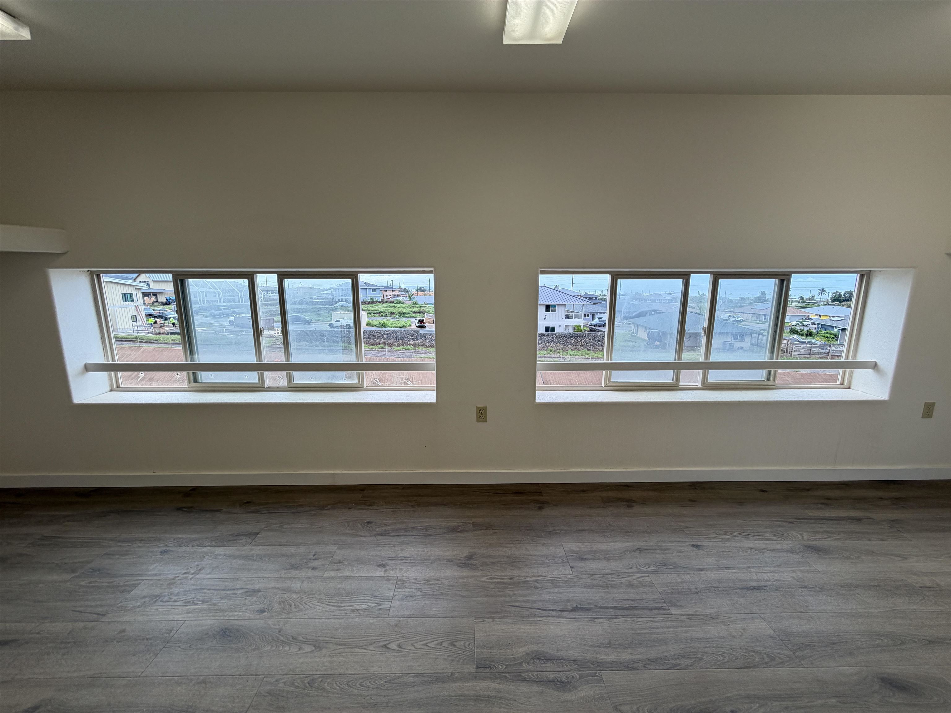 154 Kupuohi St, Lahaina, HI, 96761 Emerald Plaza Center , Unit E5 Upstairs 