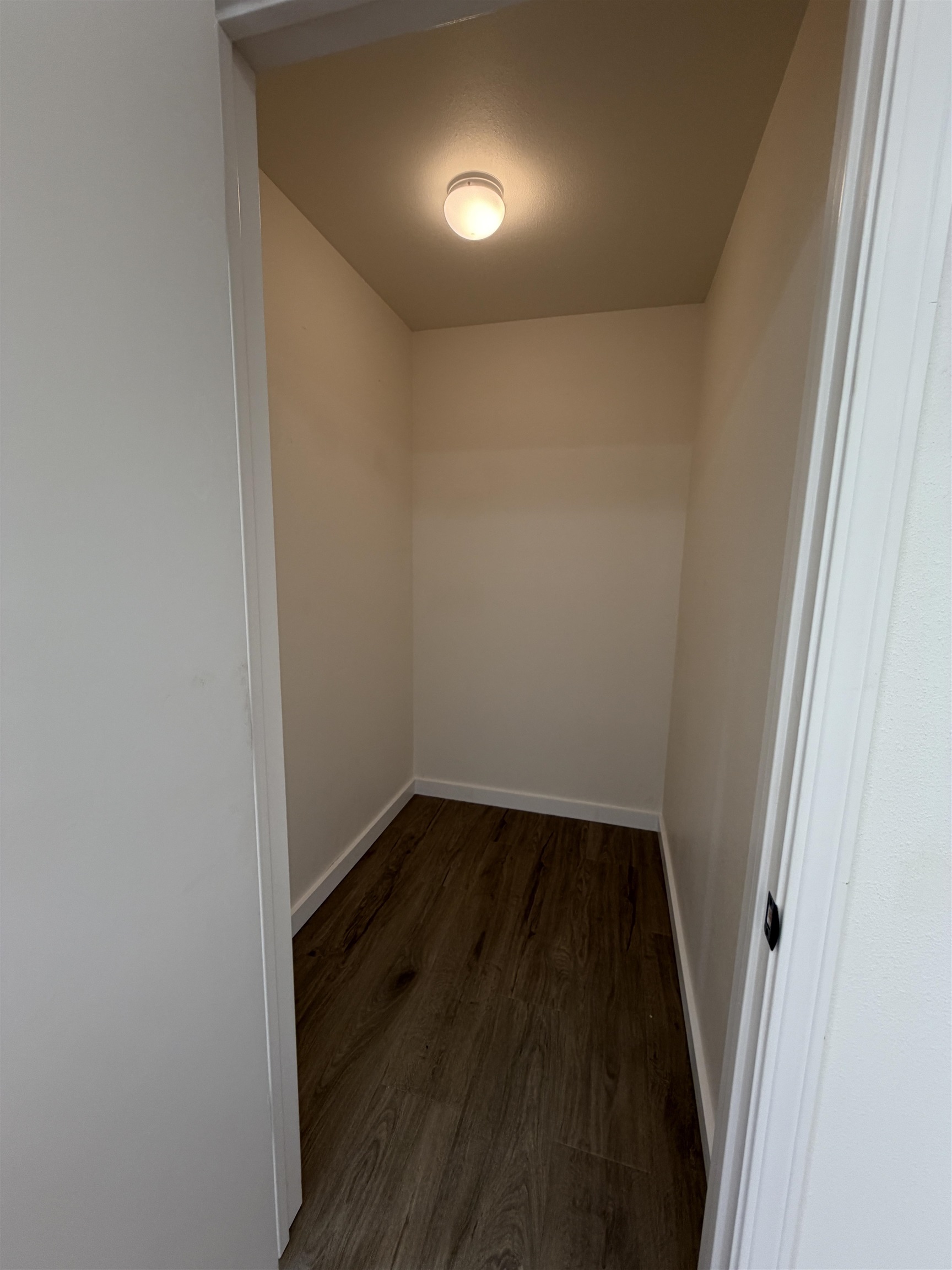 154 Kupuohi St, Lahaina, HI, 96761 Emerald Plaza Center , Unit E5 Upstairs 