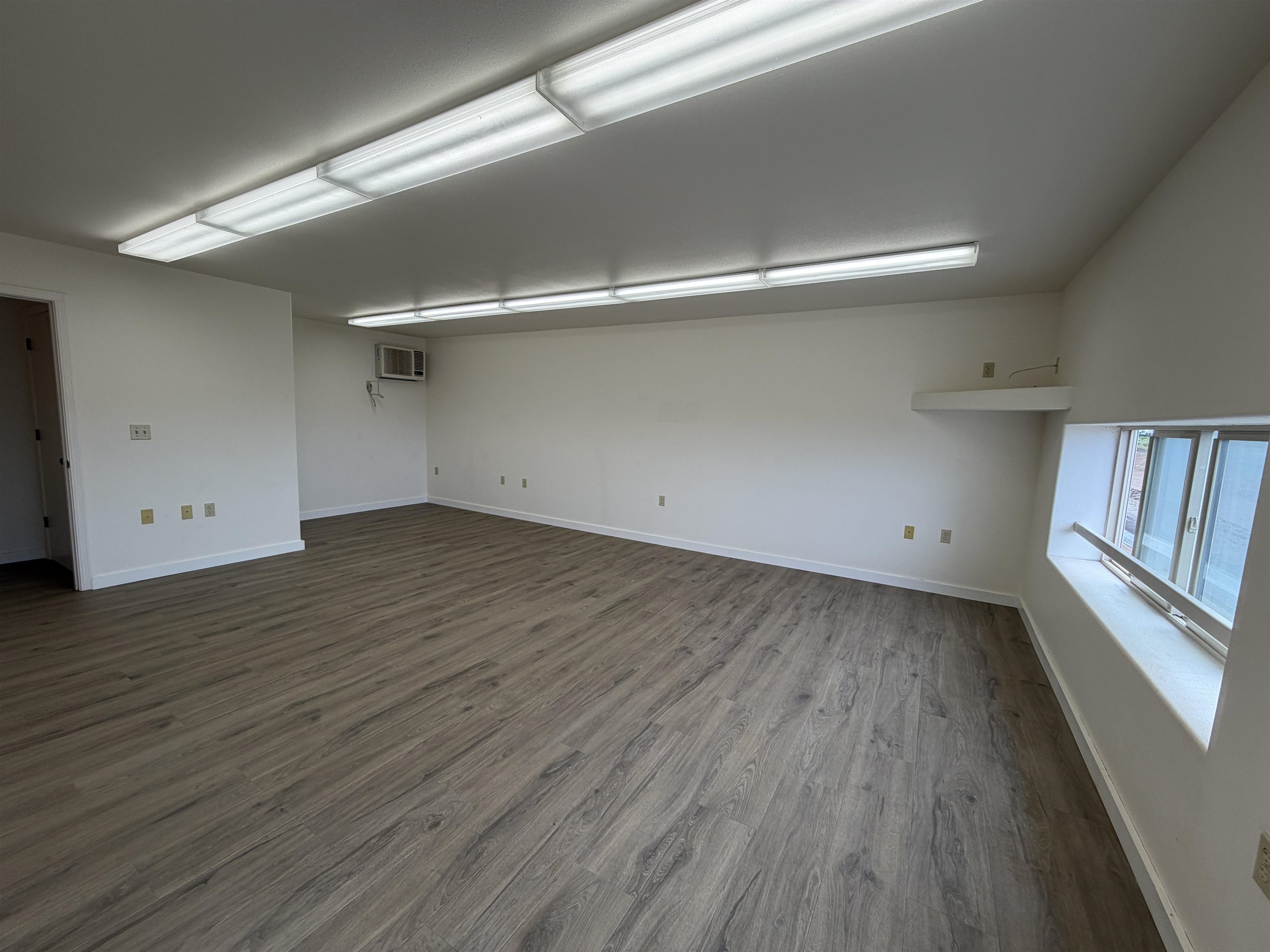 154 Kupuohi St, Lahaina, HI, 96761 Emerald Plaza Center , Unit E5 Upstairs 