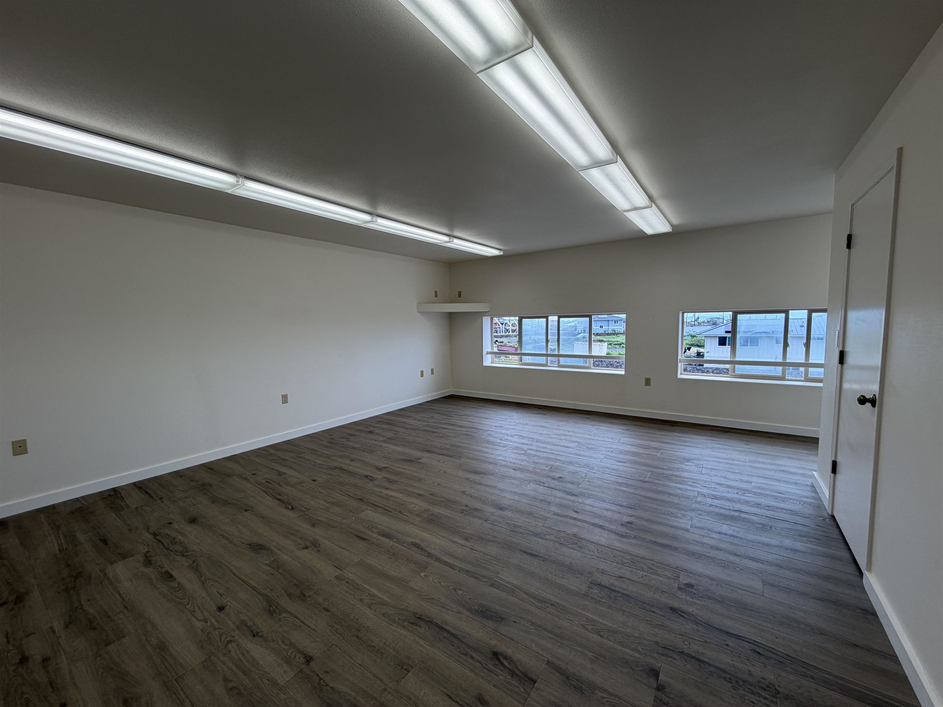 154 Kupuohi St, Lahaina, HI, 96761 Emerald Plaza Center , Unit E5 Upstairs 