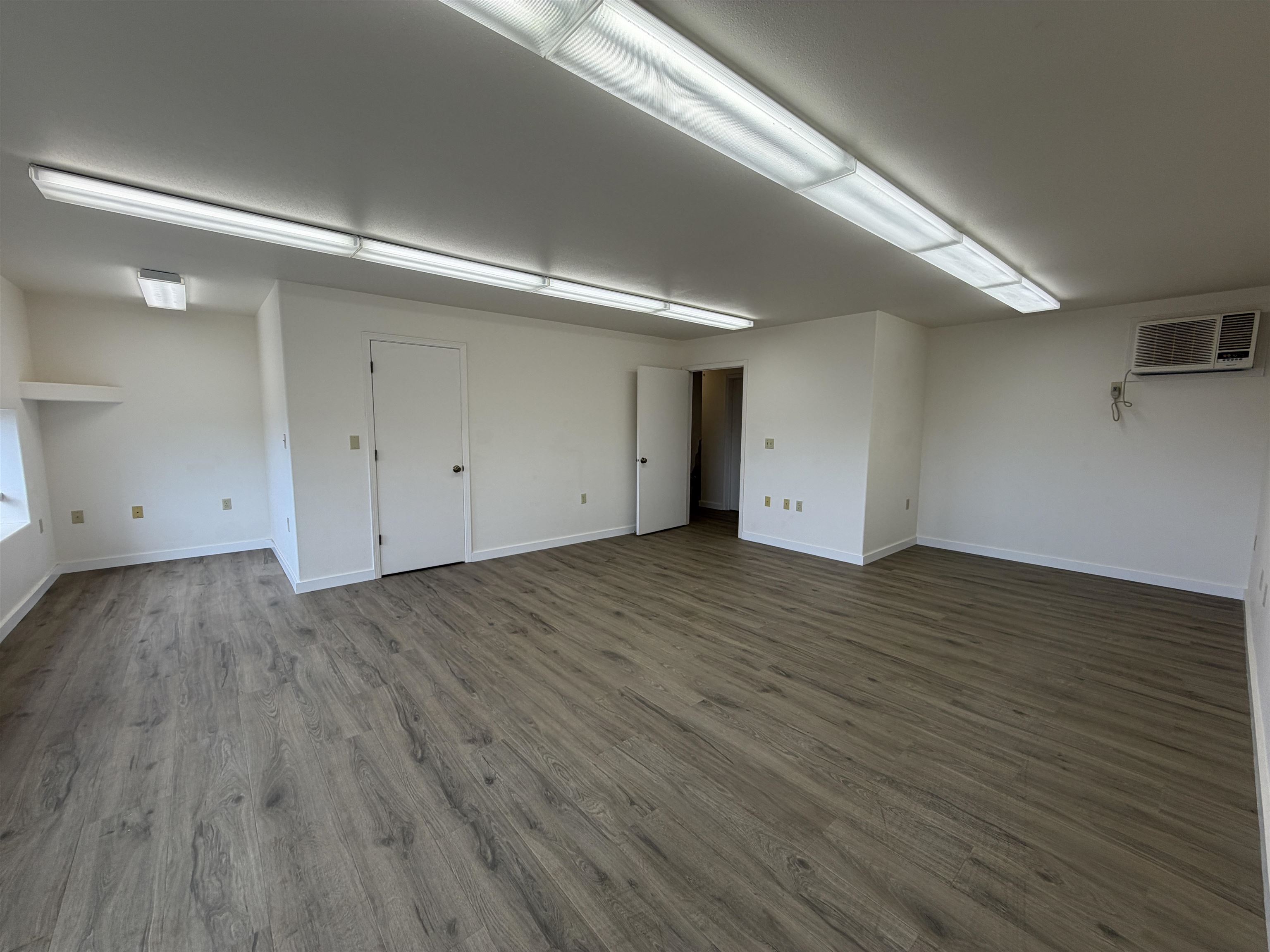 154 Kupuohi St, Lahaina, HI, 96761 Emerald Plaza Center , Unit E5 Upstairs 