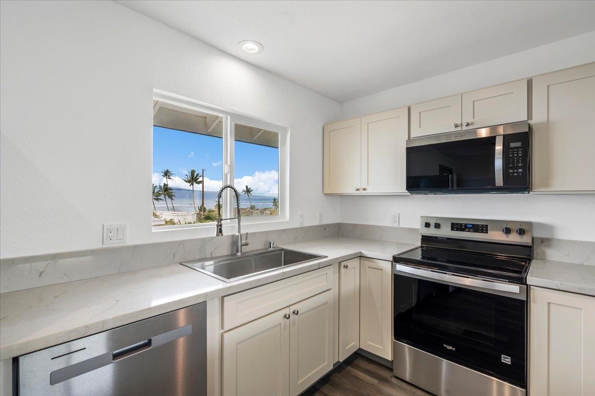 310 Front — Lahaina, Lahaina — property photo 12 of 46