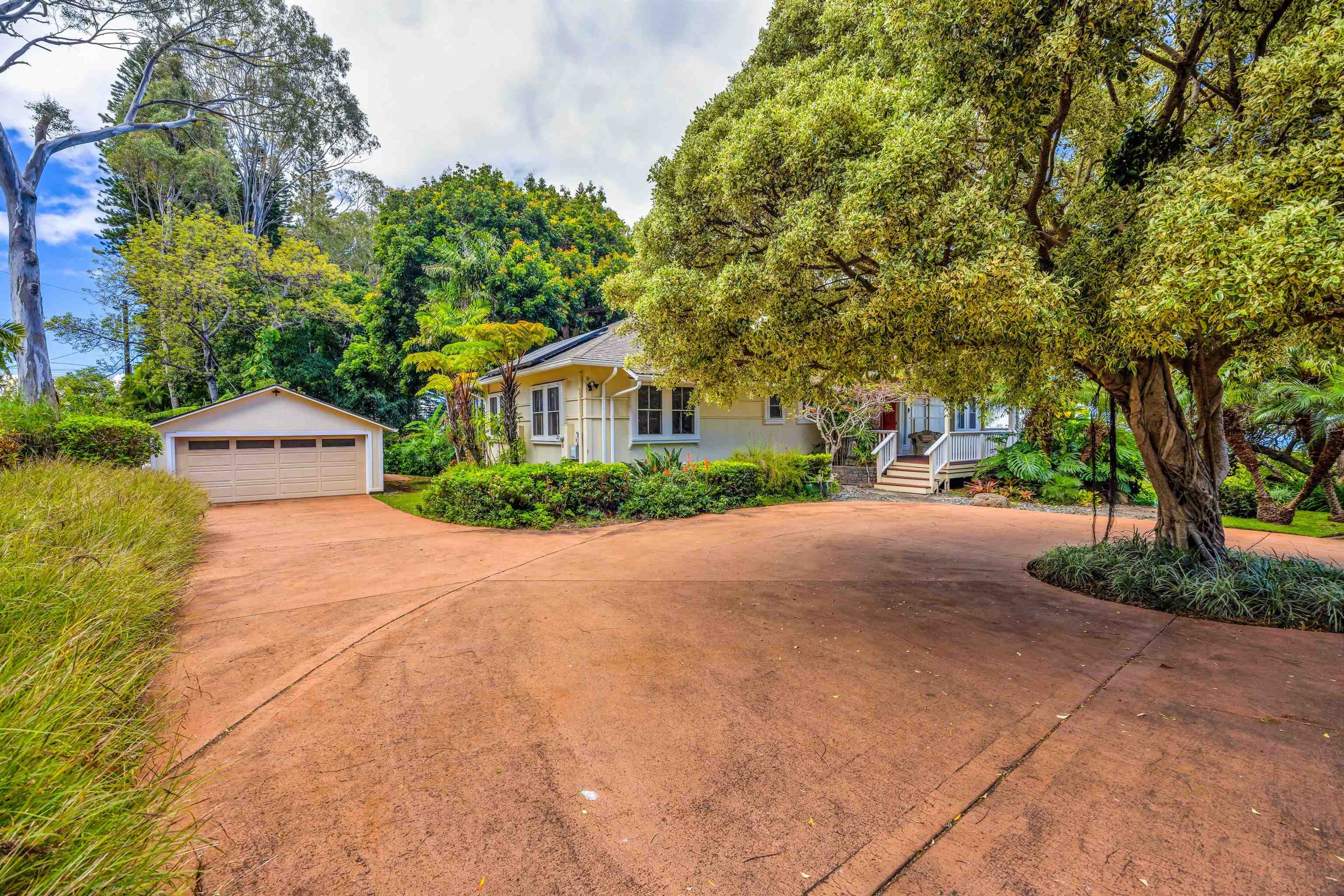 690 Olinda Rd, Makawao, HI, 96768