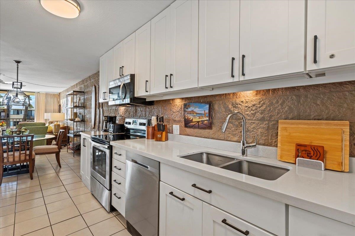 250 Hauoli St Unit 407 thumbnail 5