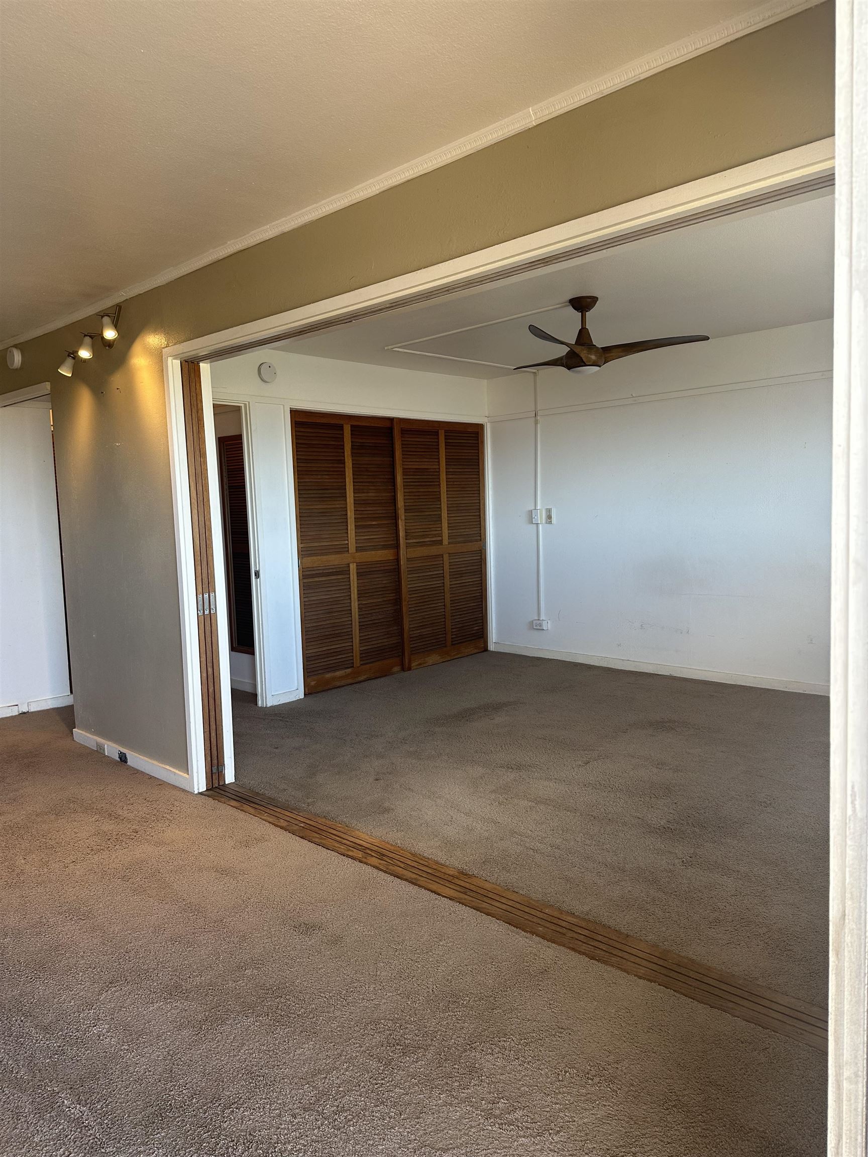 2158 Main St thumbnail 3