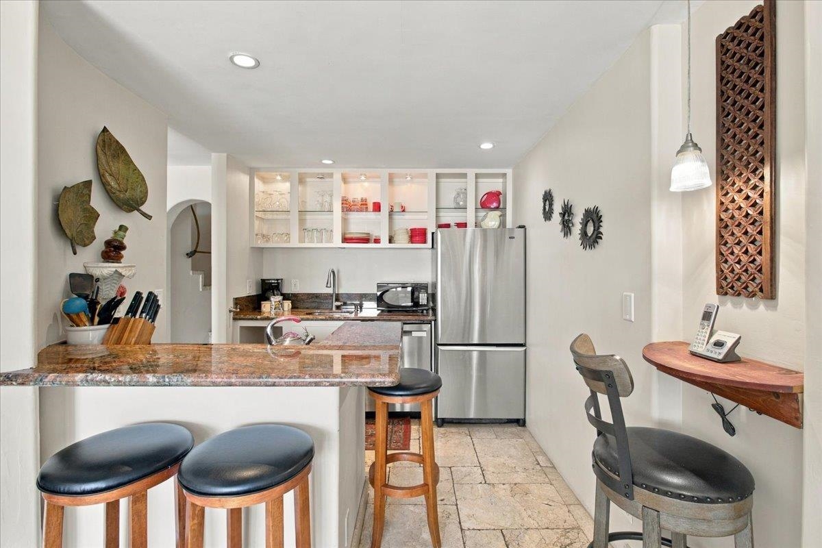 300 Hauoli St Unit B8 thumbnail 6