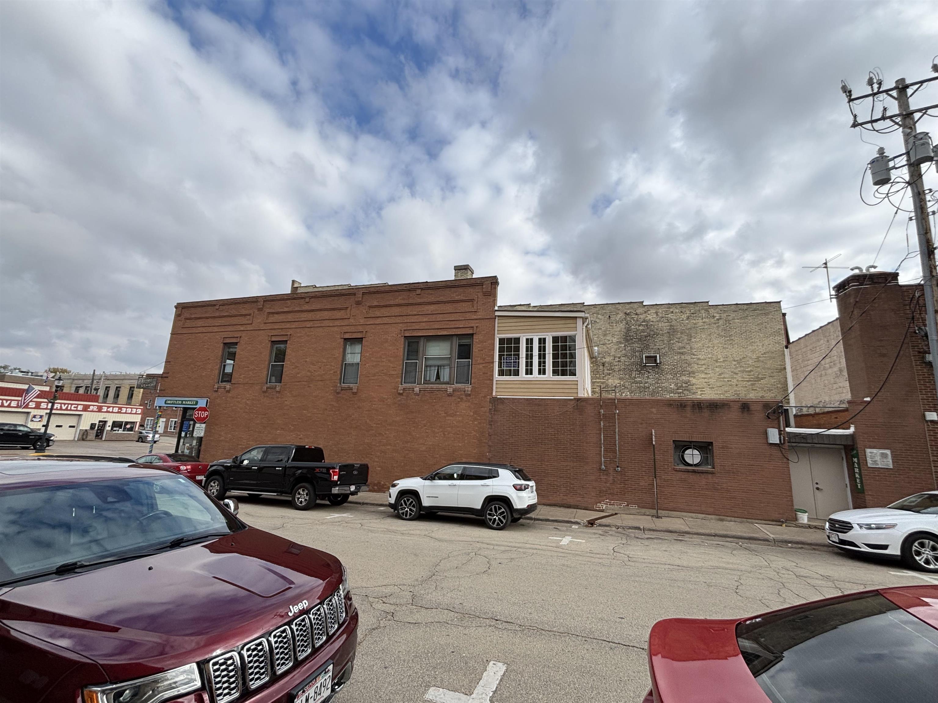 Photo 32 of 85 W Main, Platteville