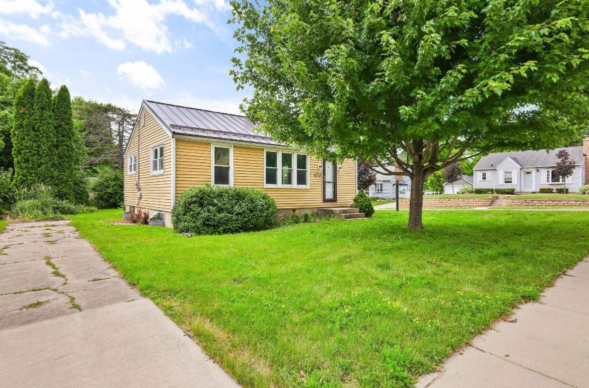 426 Hillcrest Drive