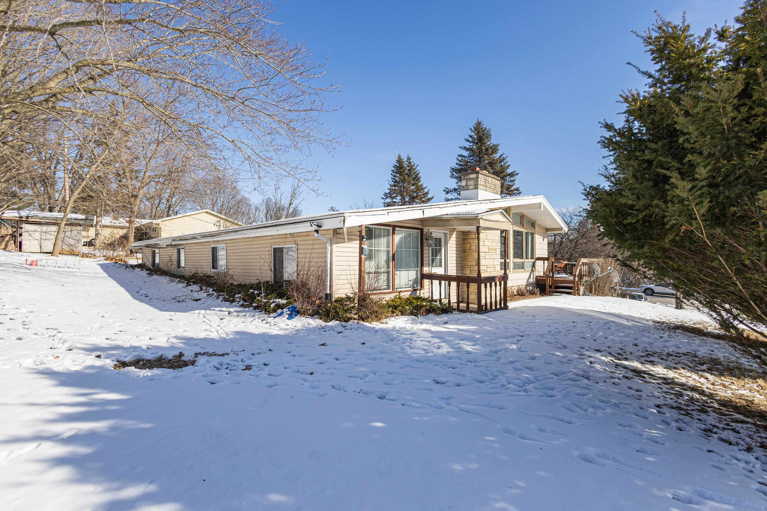 Home Listing 2015815