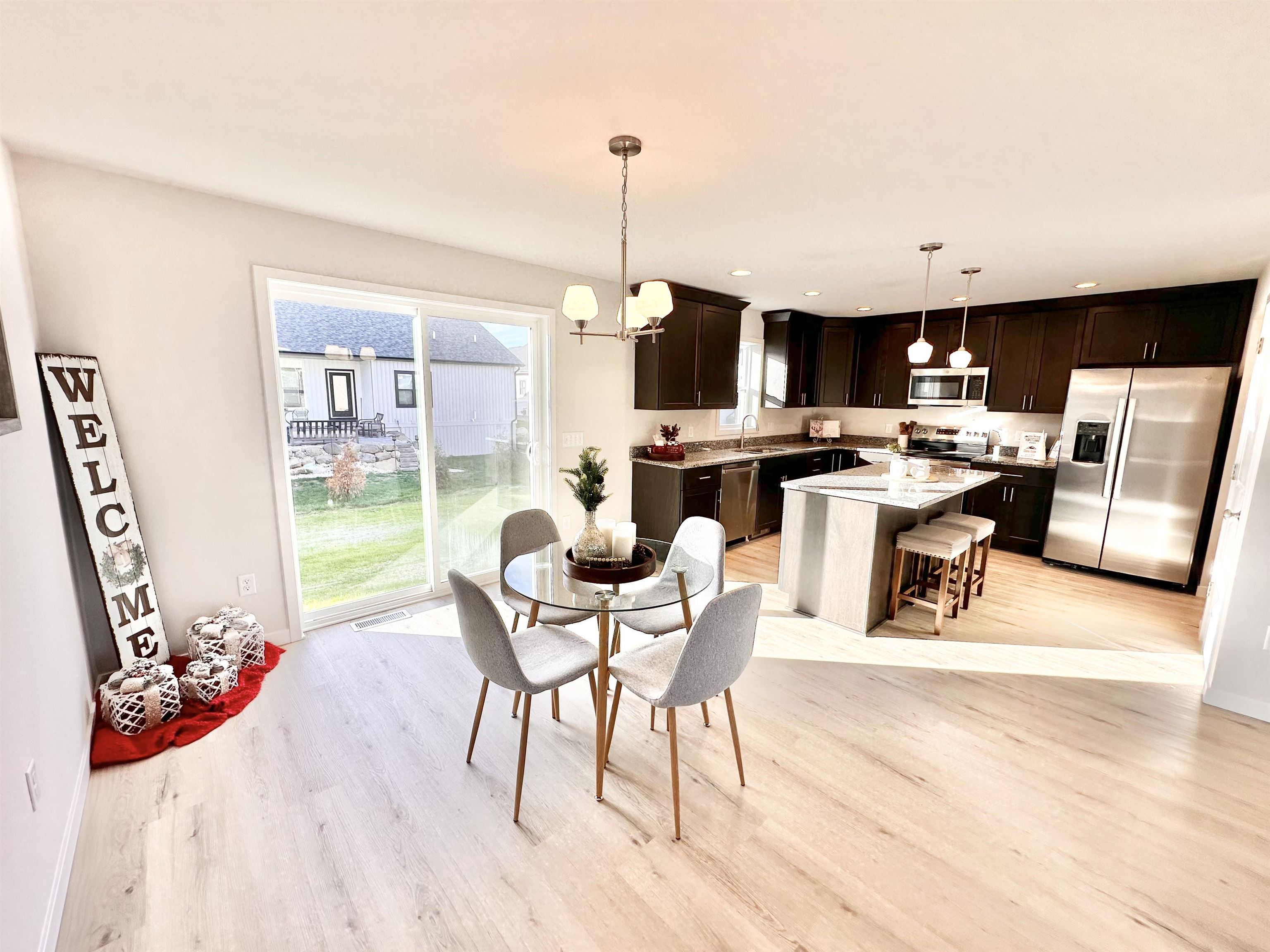 Photos of Similar Comp. Model