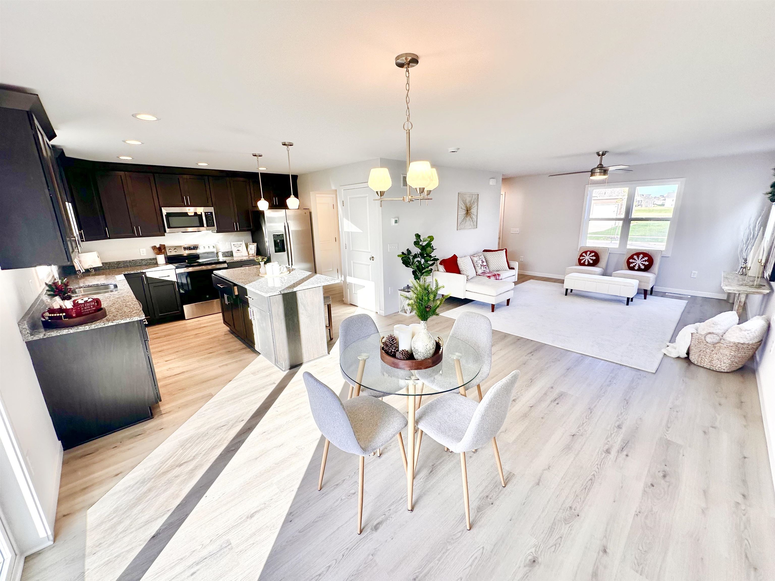 Photos of Similar Comp. Model