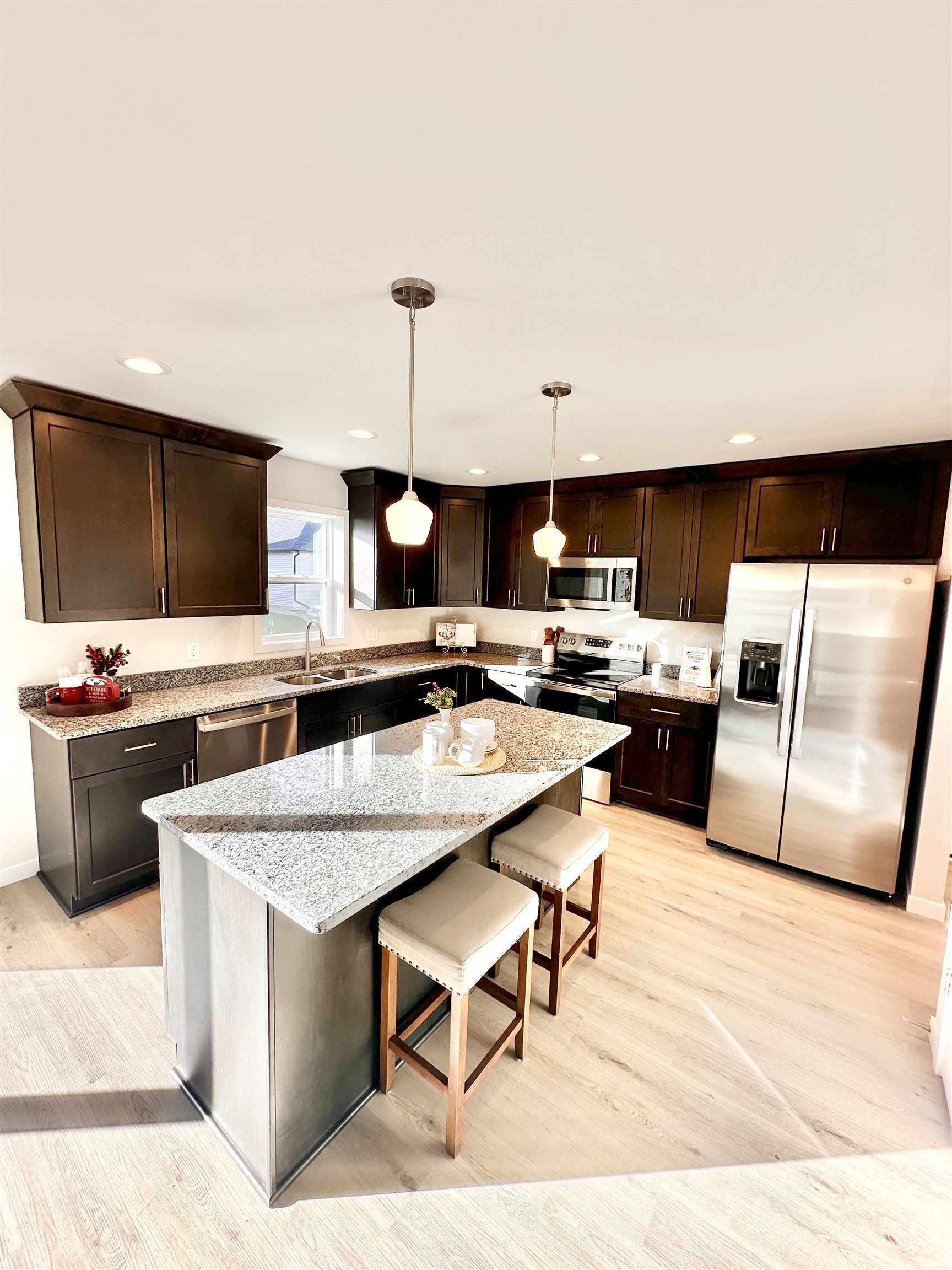 Photos of Similar Comp. Model