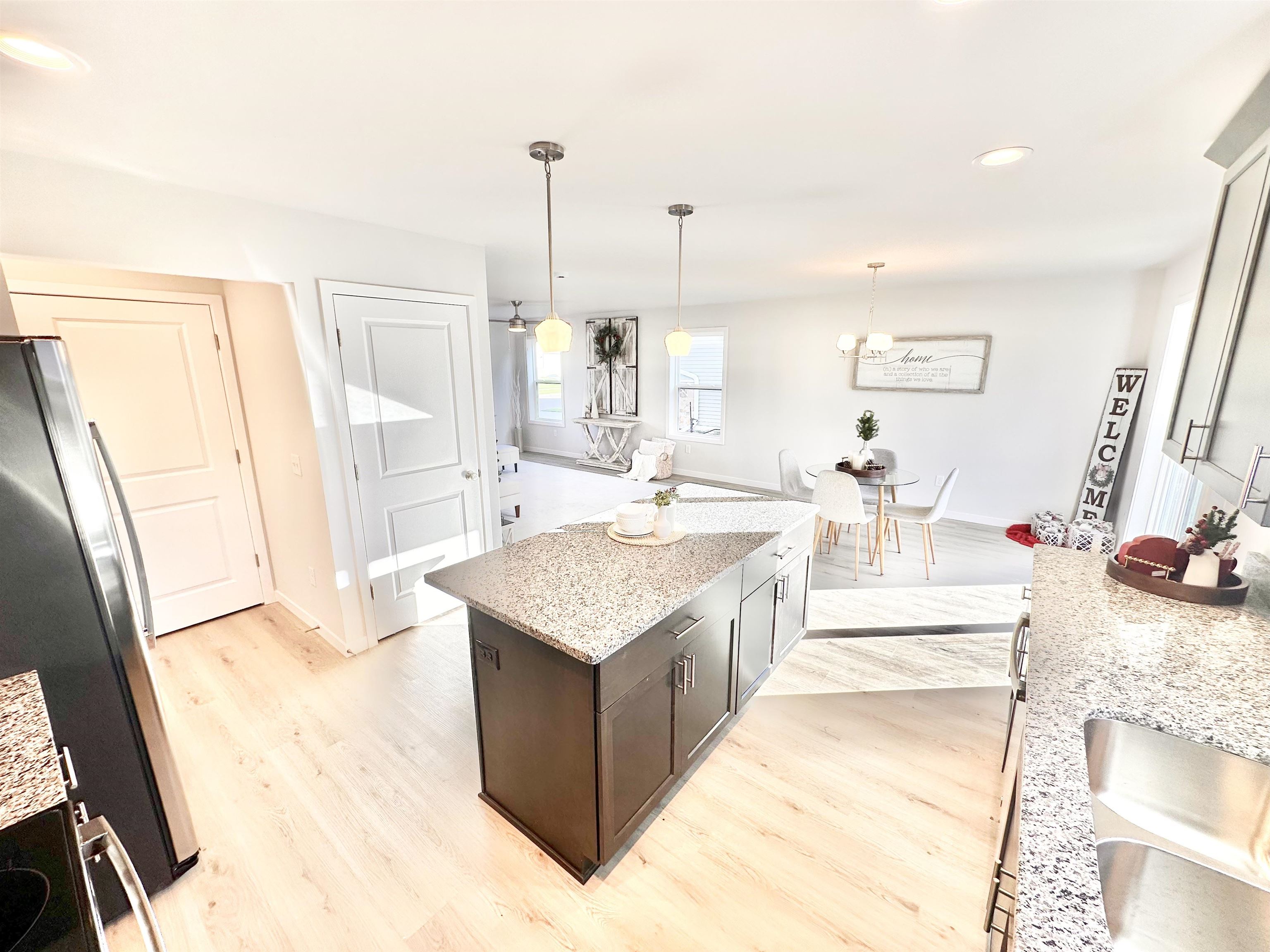 Photos of Similar Comp. Model