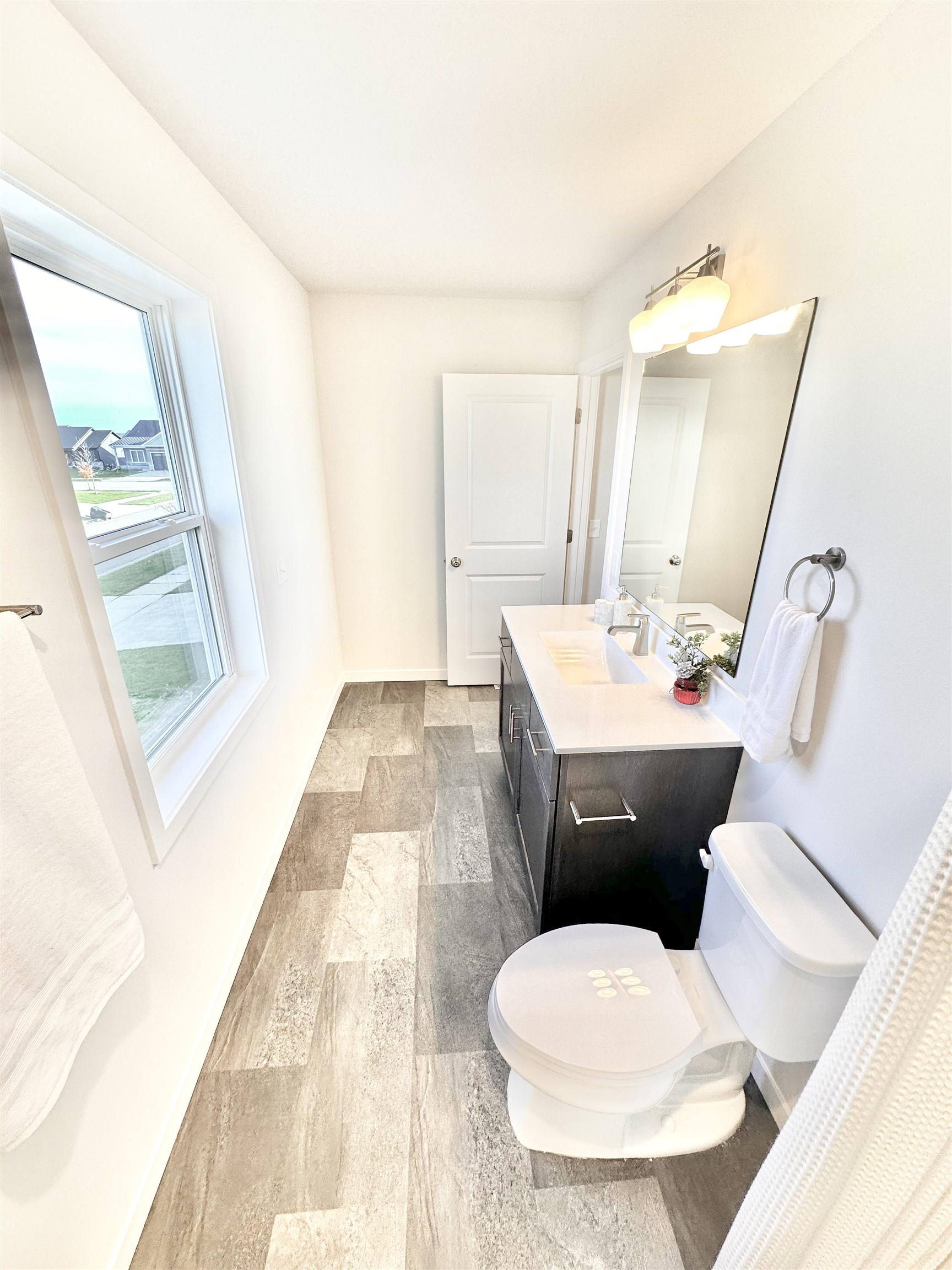 Photos of Similar Comp. Model