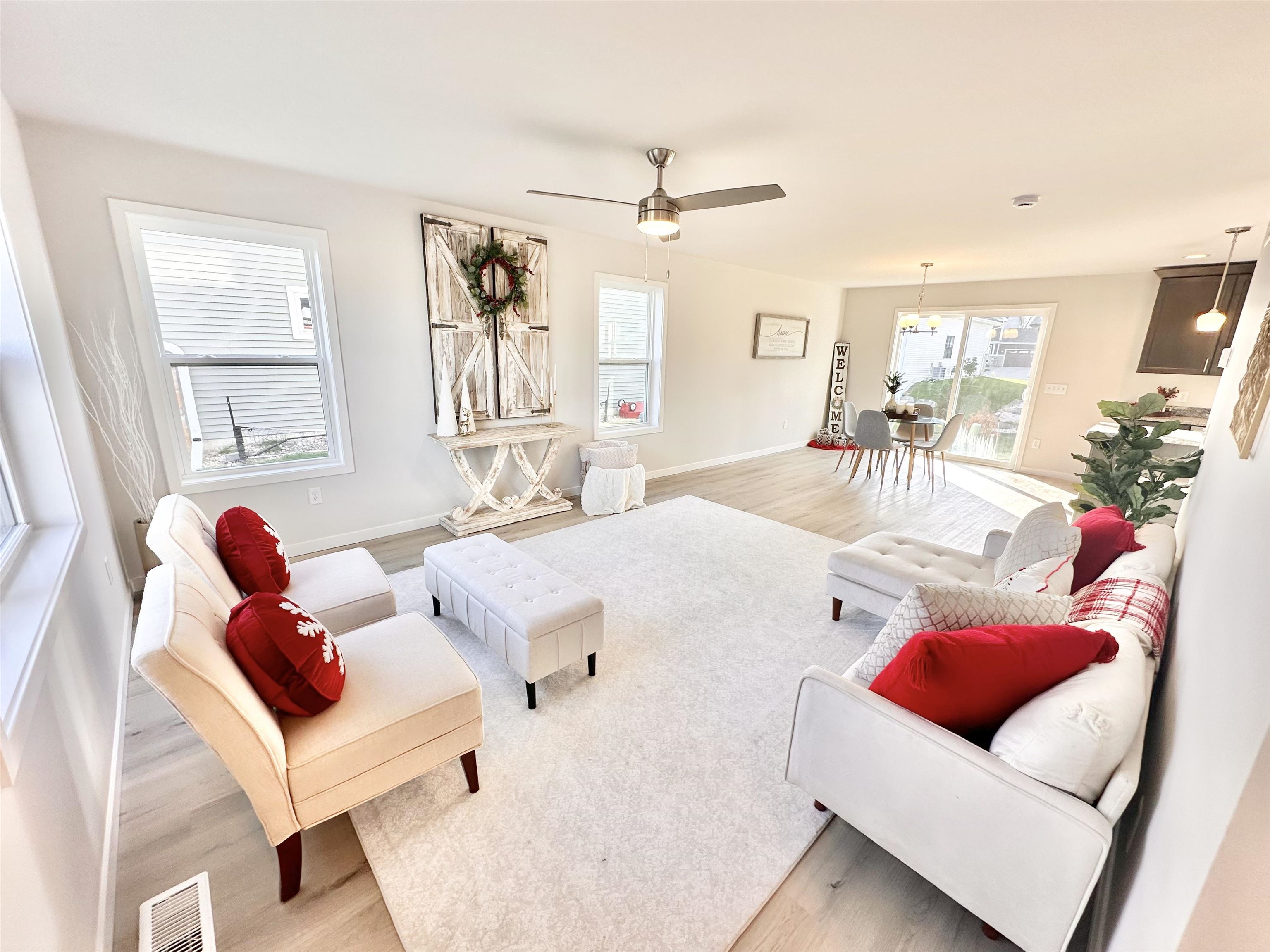 Photos of Similar Comp. Model