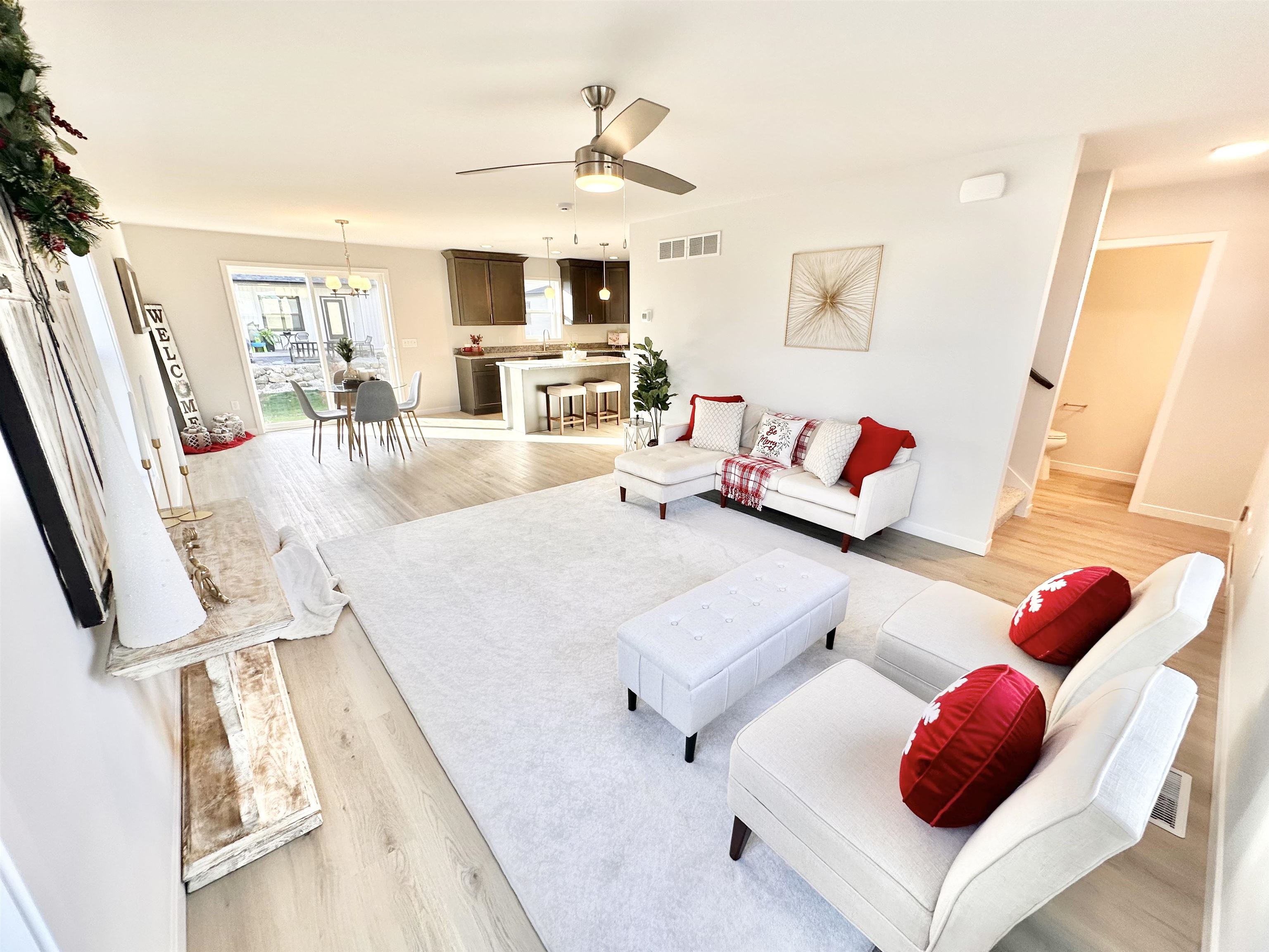 Photos of Similar Comp. Model