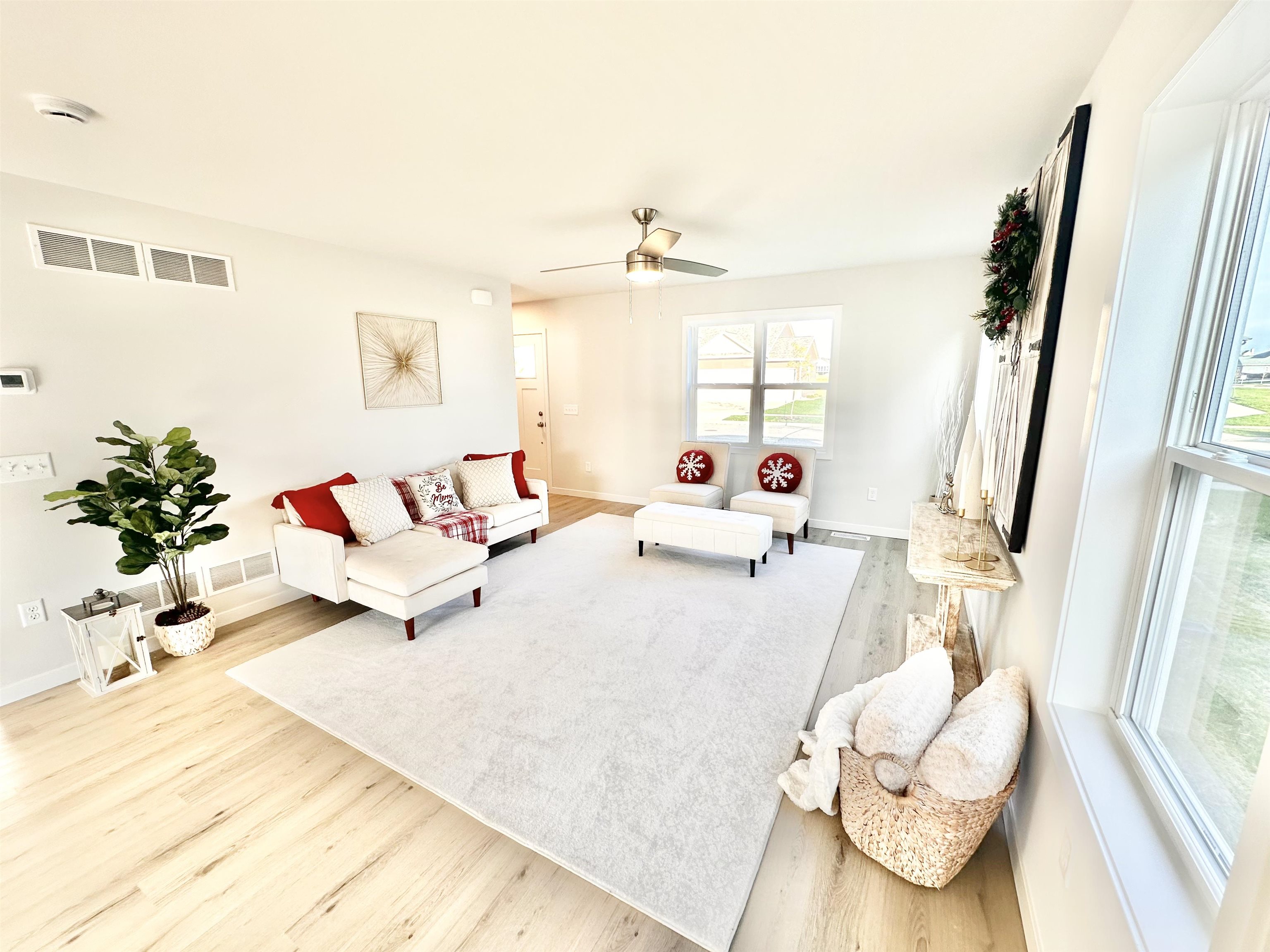 Photos of Similar Comp. Model