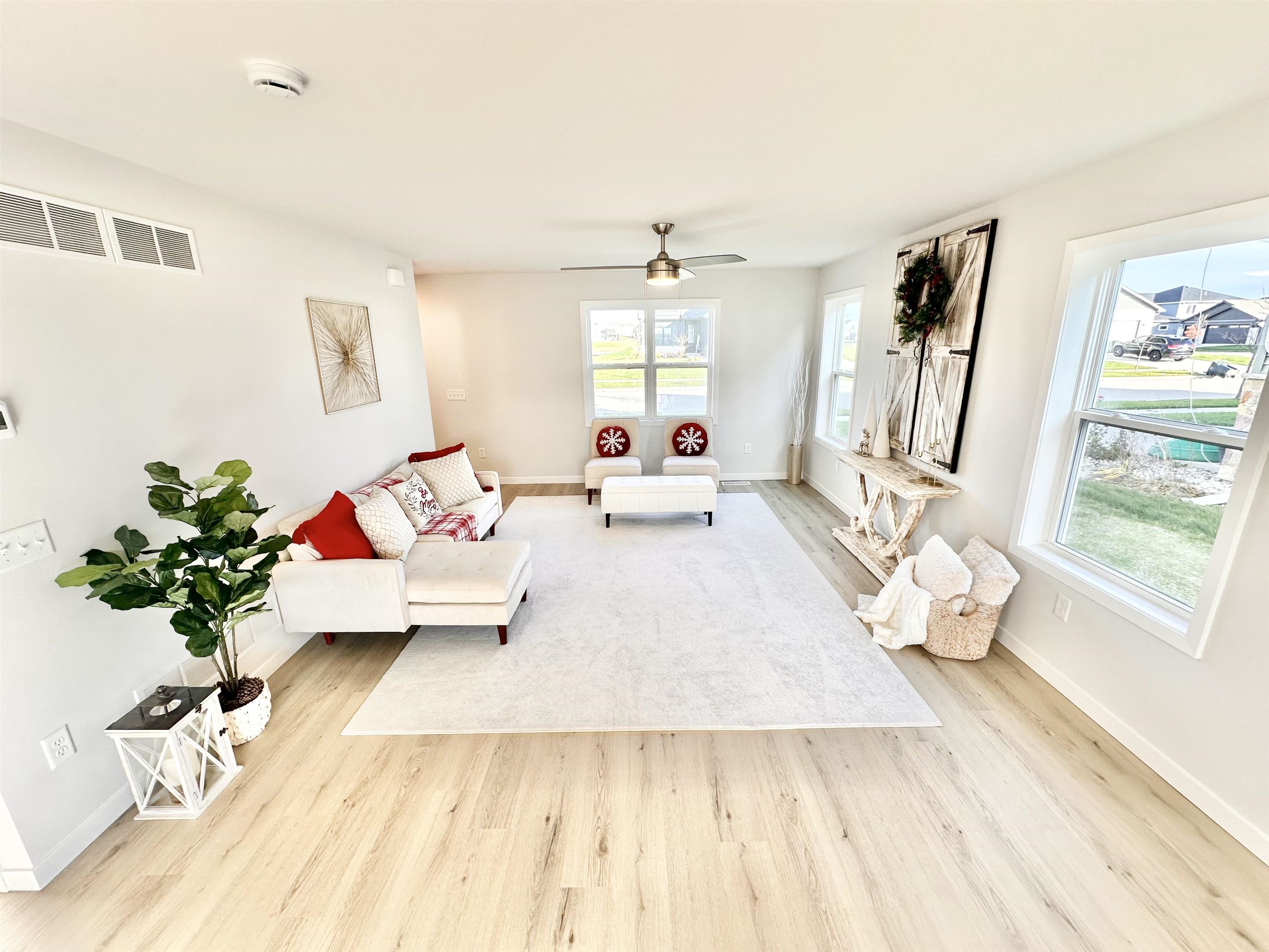 Photos of Similar Comp. Model