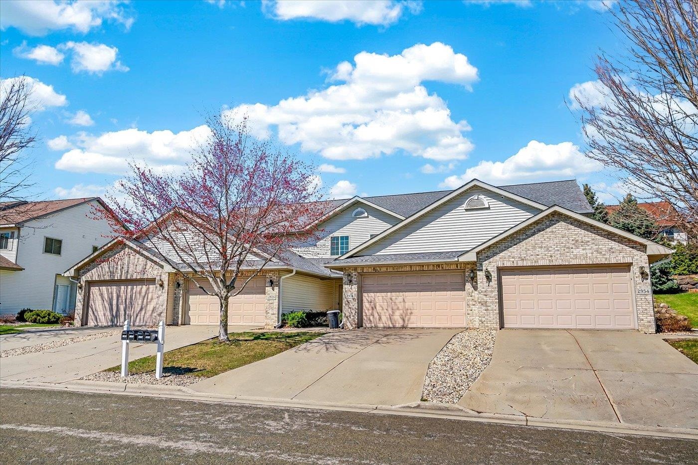 2954-2960 Kentville Drive property preview photograph