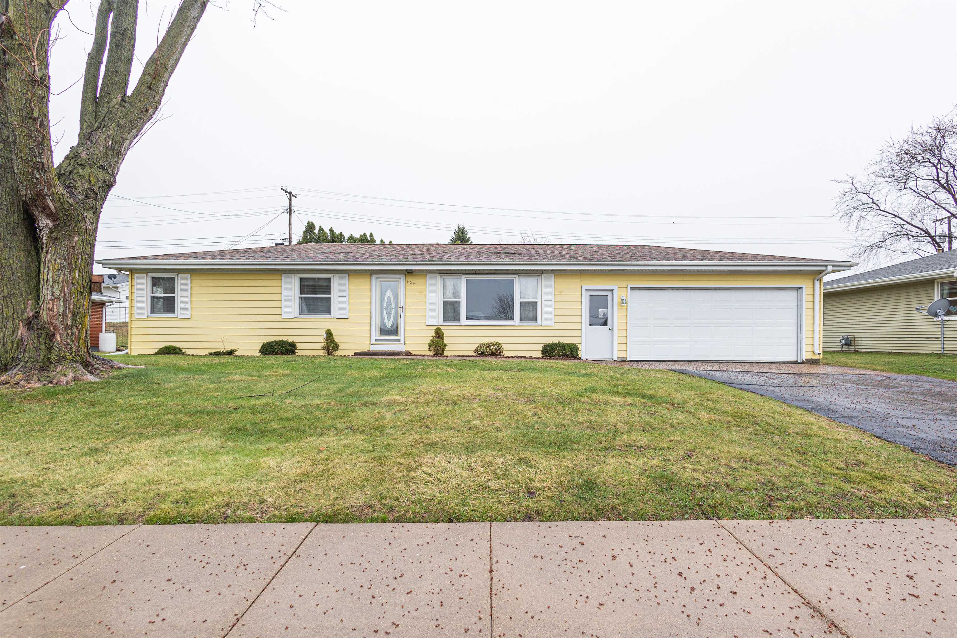 Home Listing 2019964