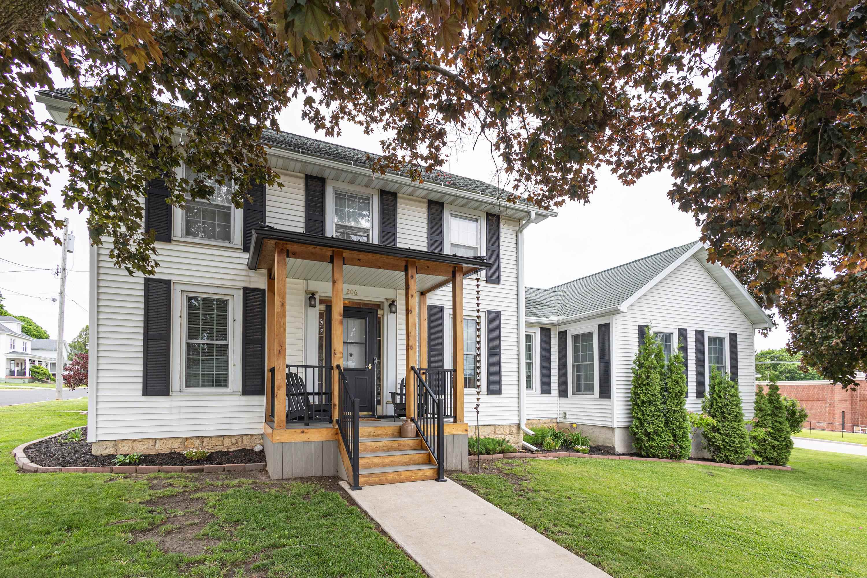 Home Listing 2024154