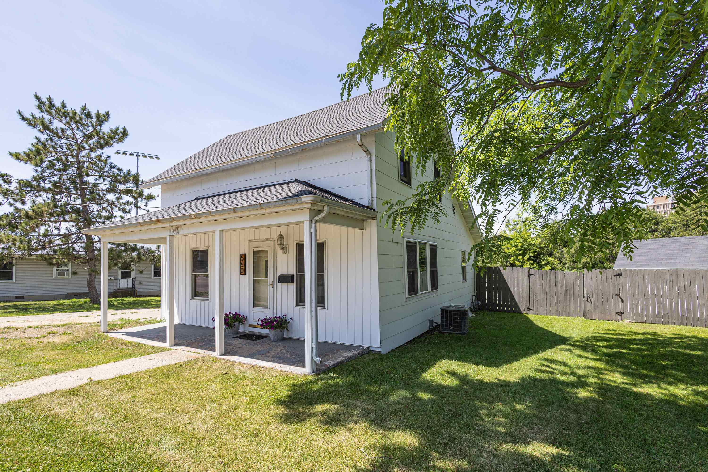 Home Listing 2024984
