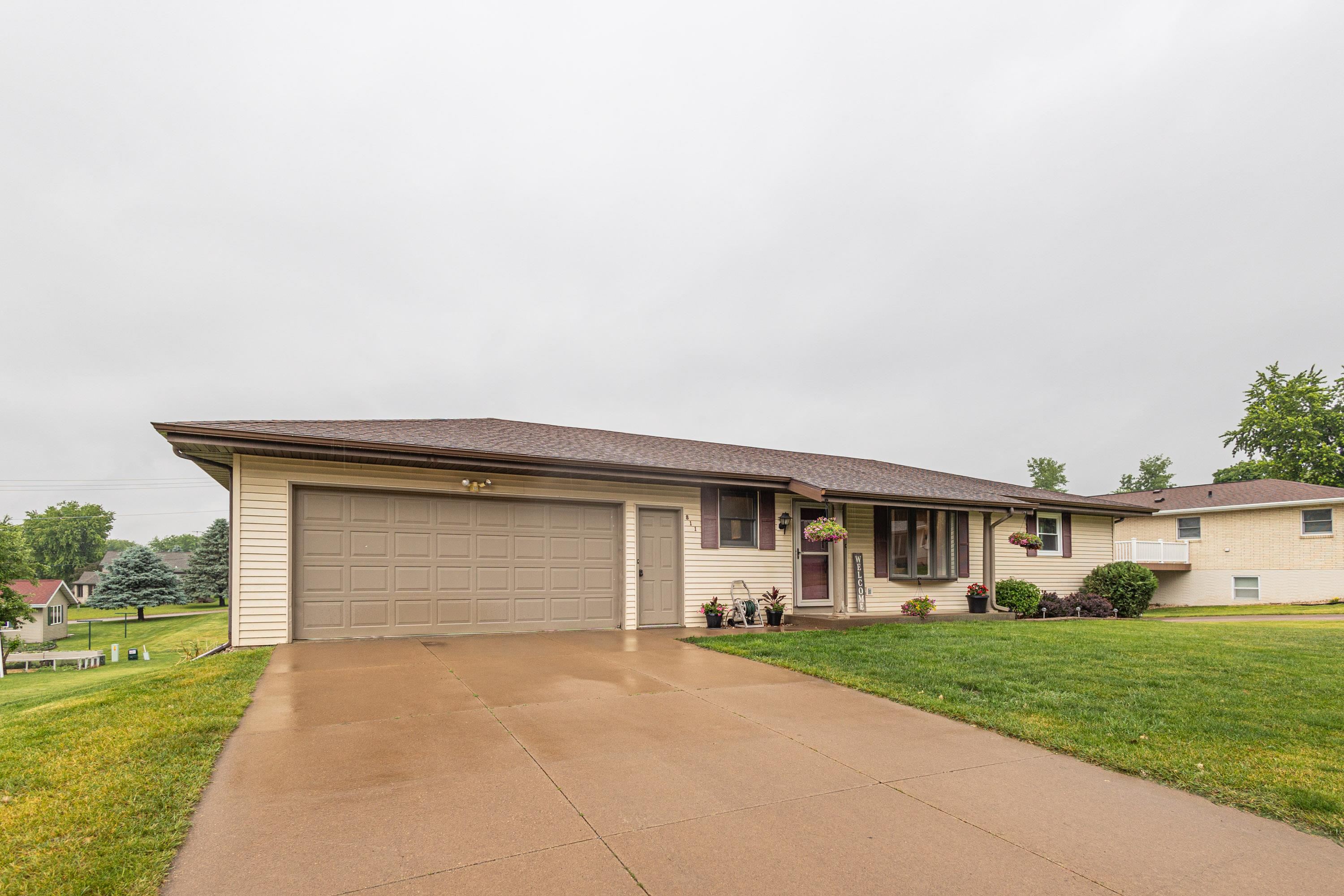 Home Listing 2025266
