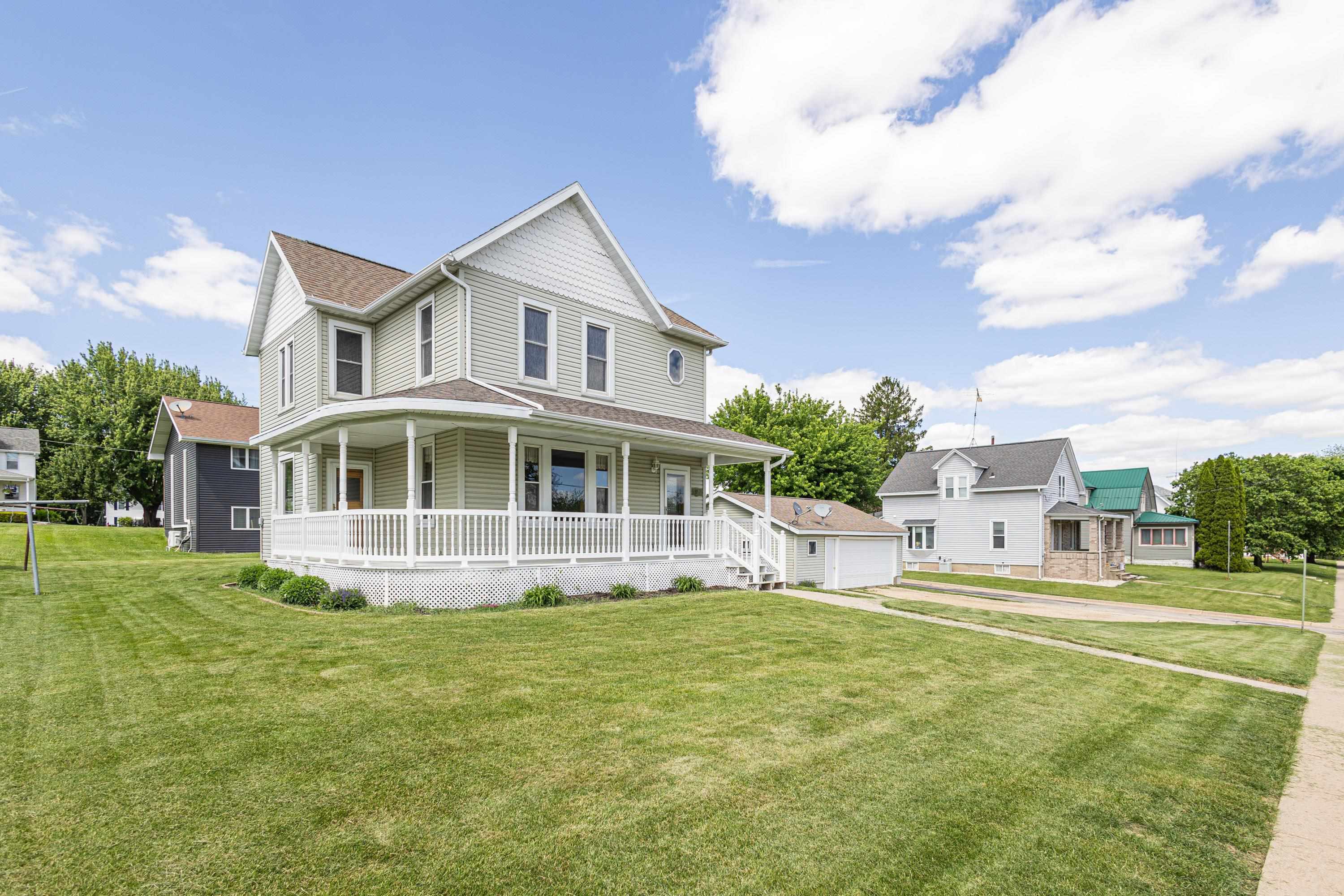 Home Listing 2025274