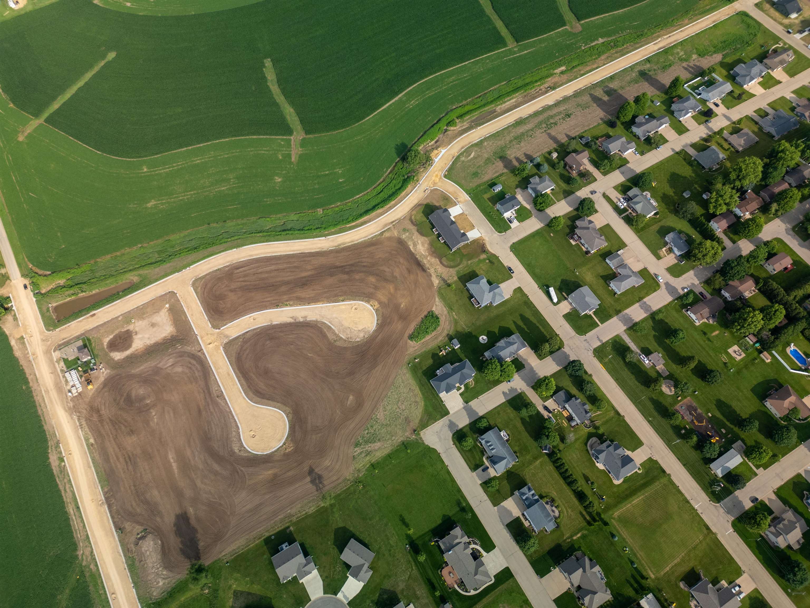 Home Listing 2027900