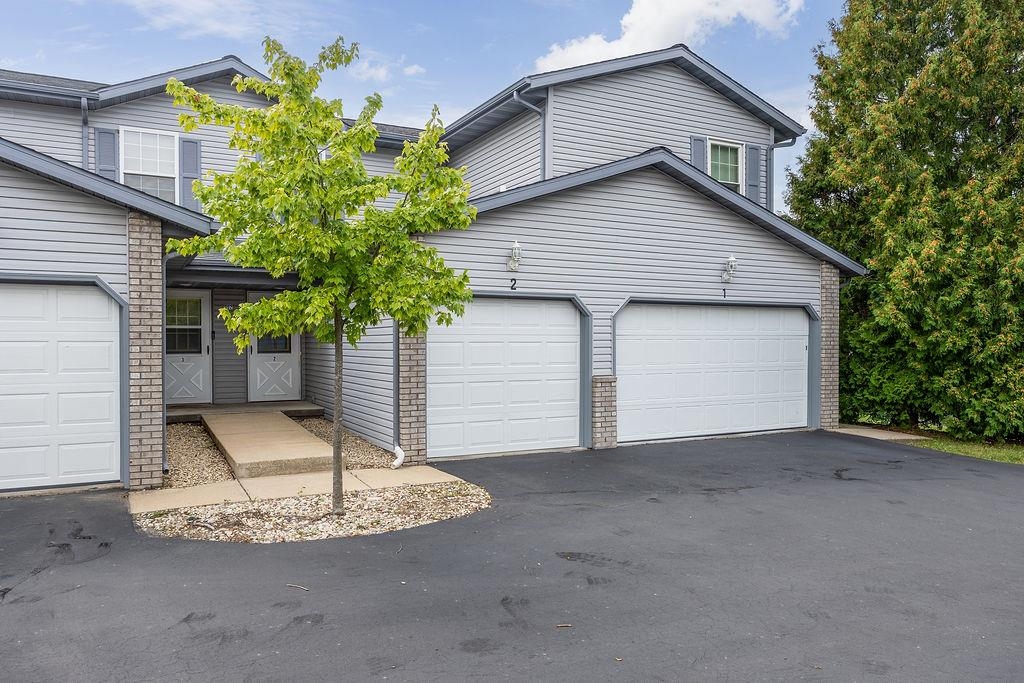 902 N THOMPSON Drive
