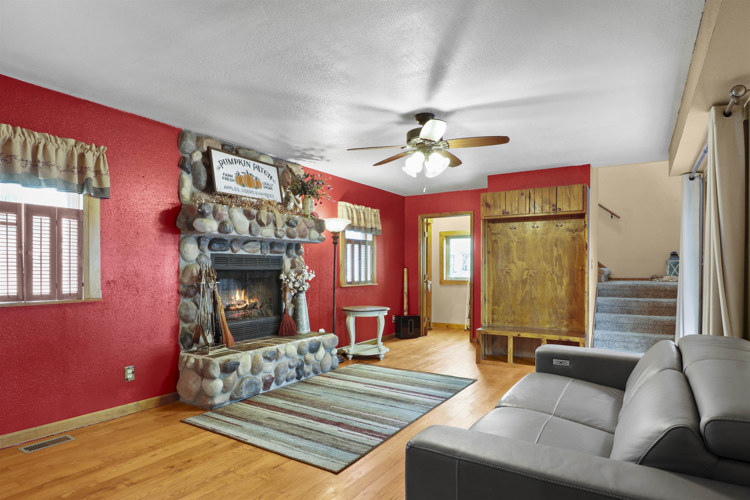 Photo 18 of 909 E Milwaukee Street, Argyle