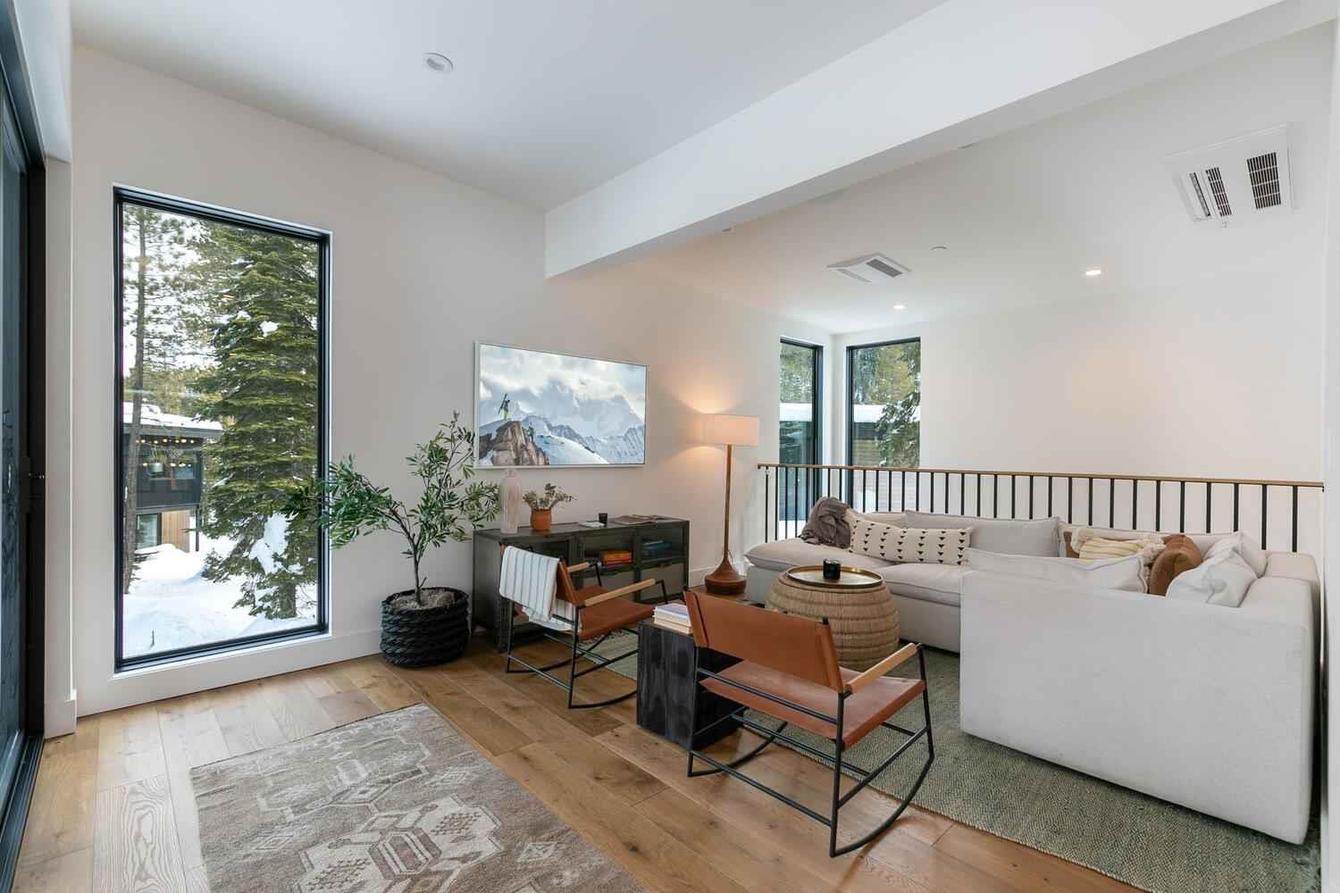 211 Palisades Circle #2