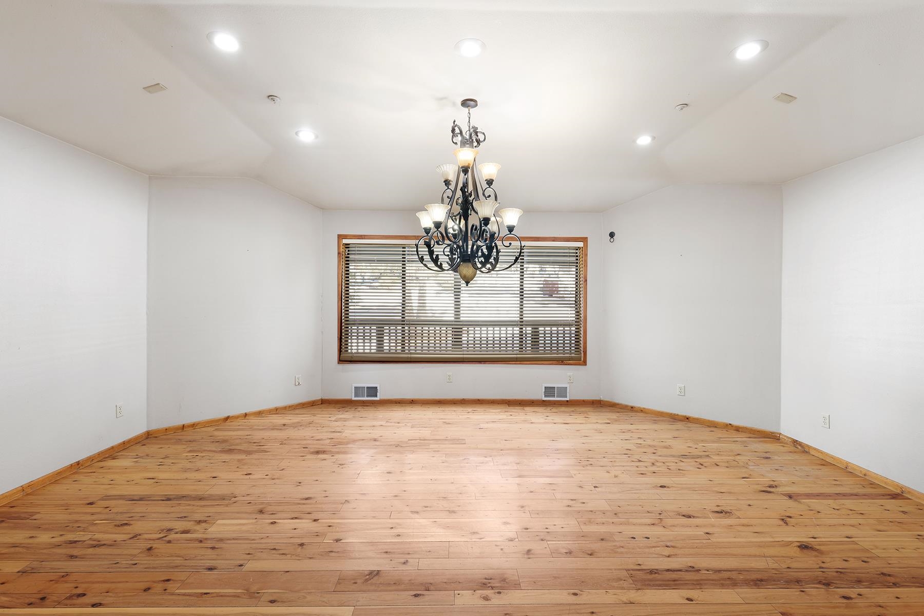 3096 North Lake Boulevard