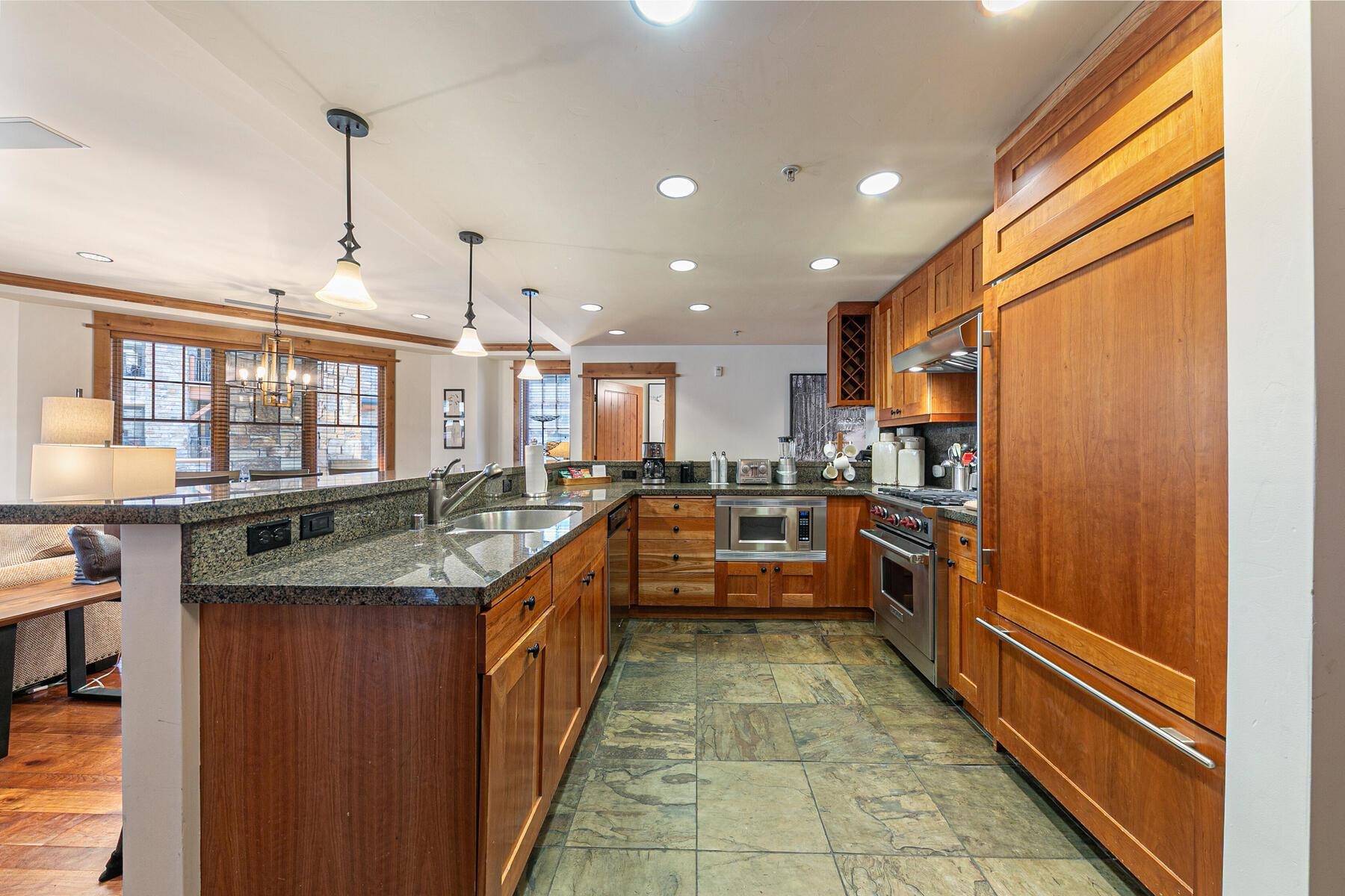 8001 Northstar Drive #214 Xmas/NY